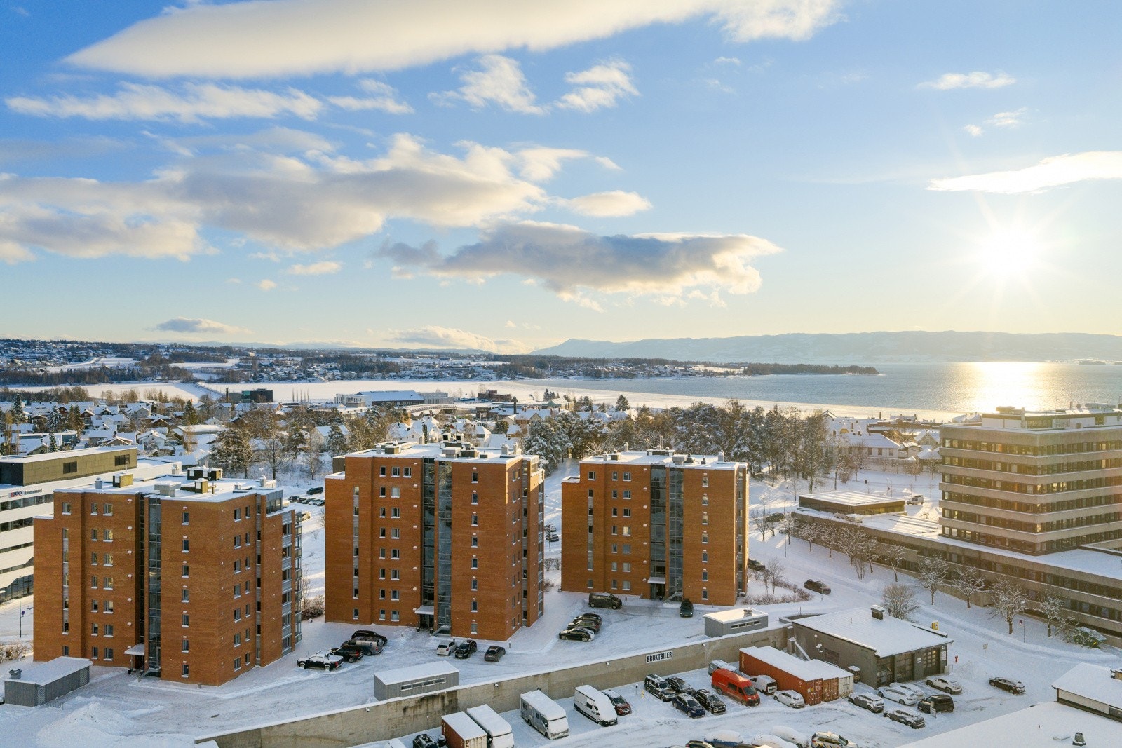 En kort spasertur tar deg til sentrum med Matkvartalet og Hamar kulturhus. Galleribilde