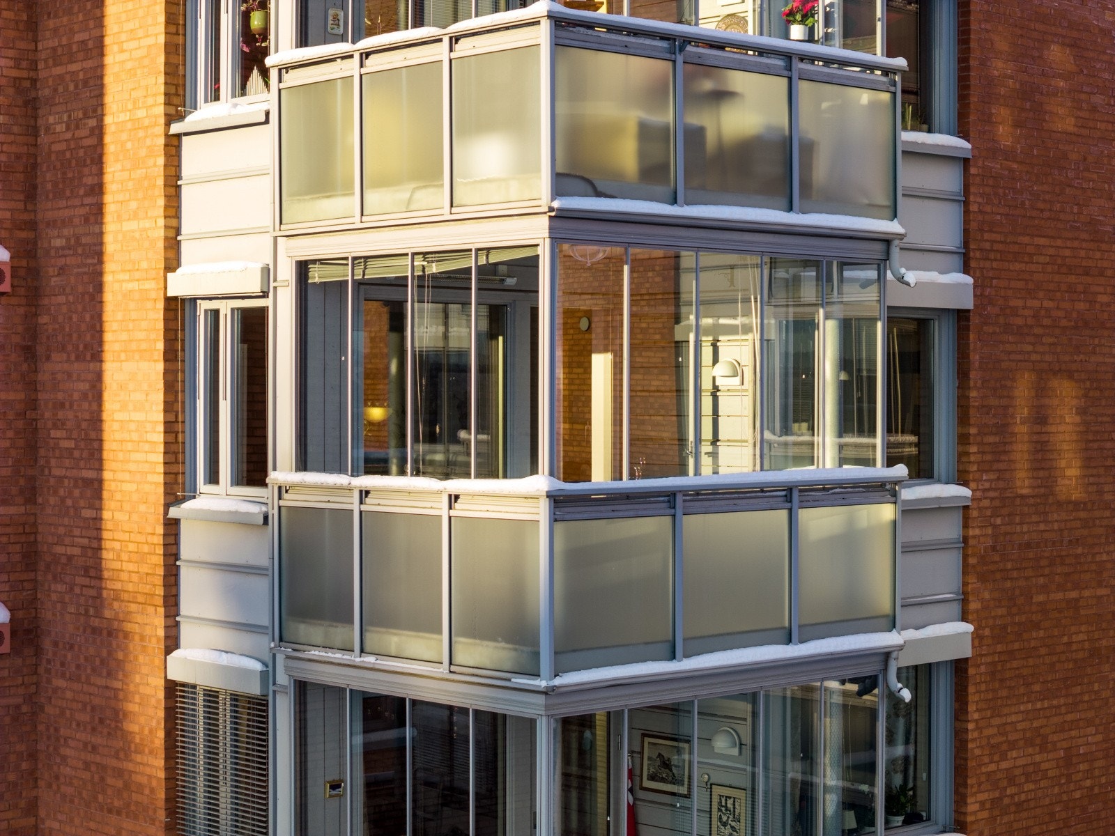 Balkongen er utstyrt med strømuttak og belysning, noe som øker bruksverdien betraktelig. Galleribilde