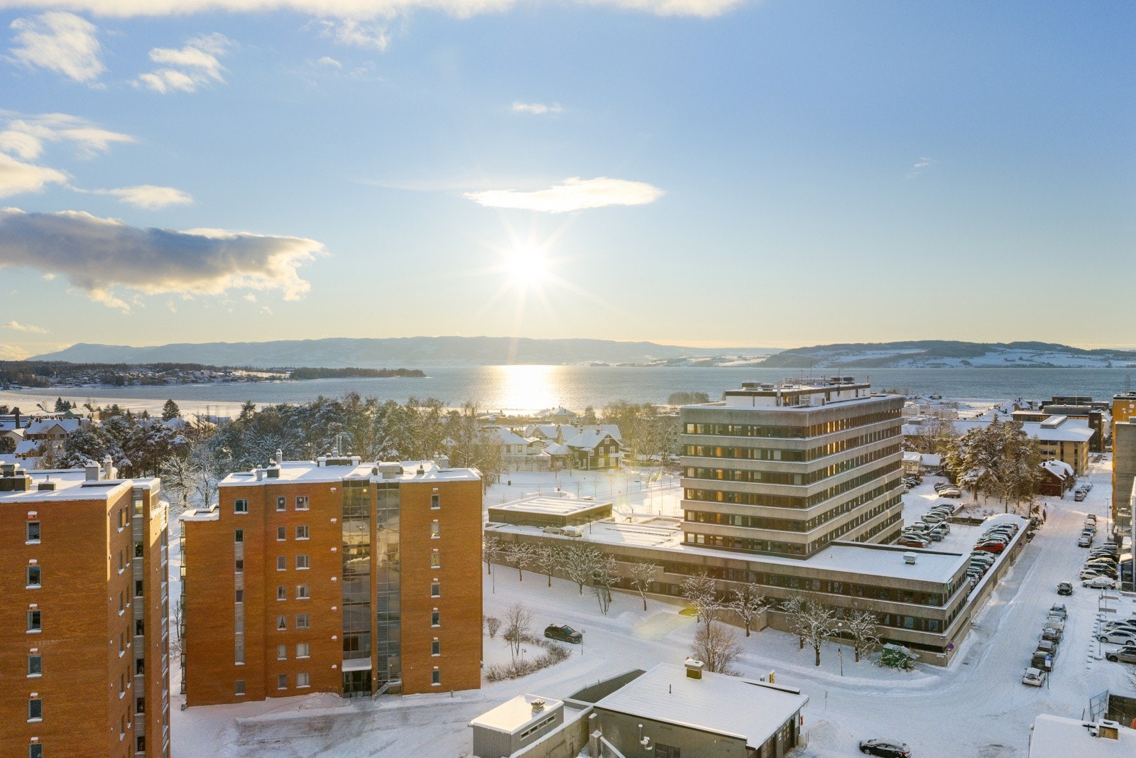 For pendlere er det kun ni minutters gange til Hamar stasjon med hyppige avganger. Galleribilde