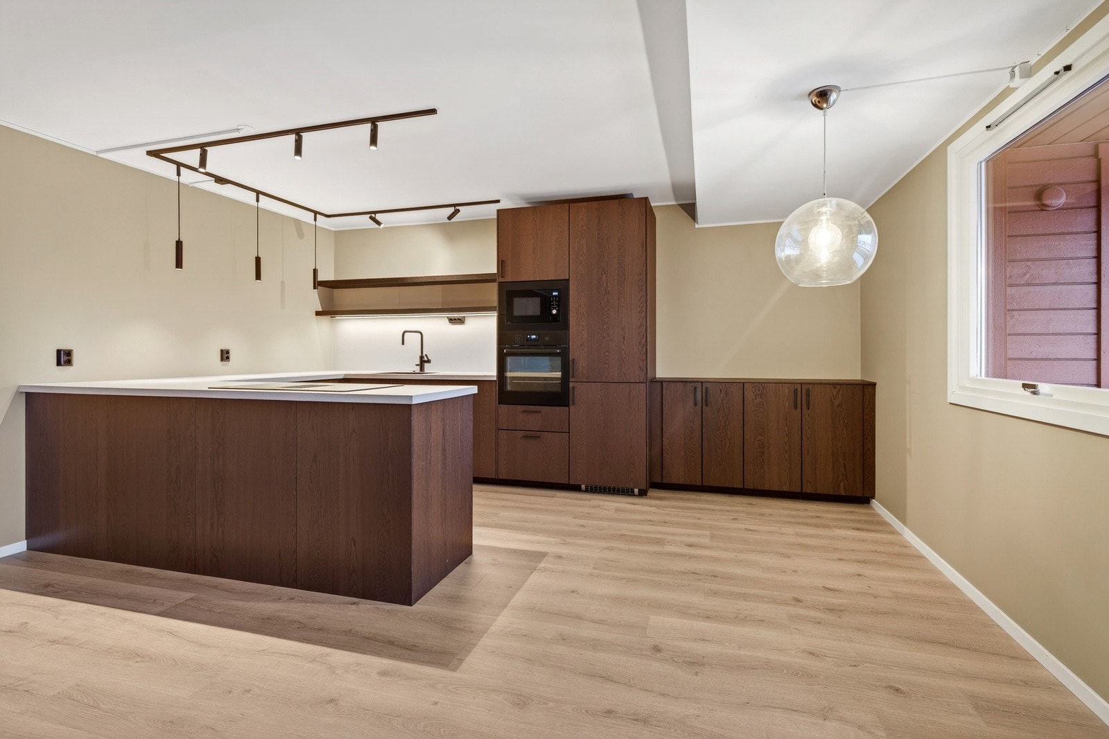 Kjøkkenet ble pusset opp i 2023. Galleribilde