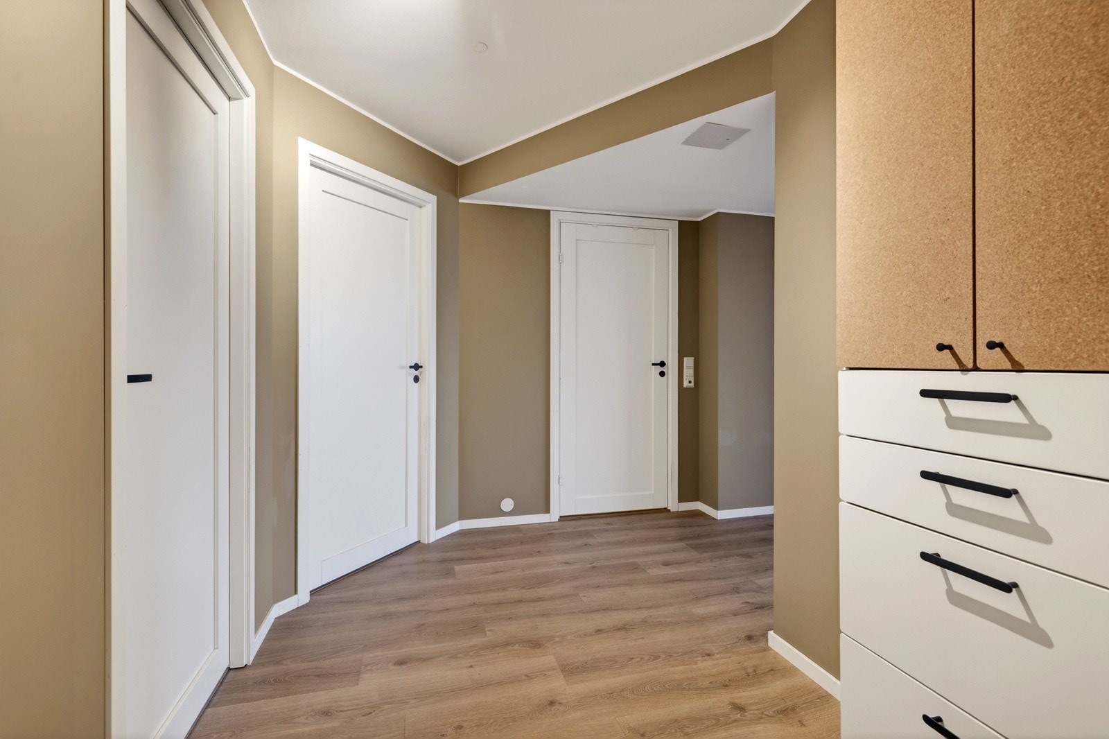 Entré/gang. Galleribilde