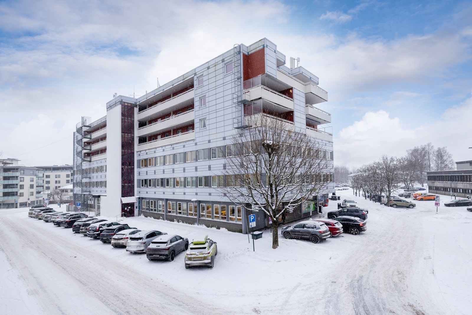 I bygget ligger bla. Rema 1000, apotek, legesenter og bibliotek. Galleribilde