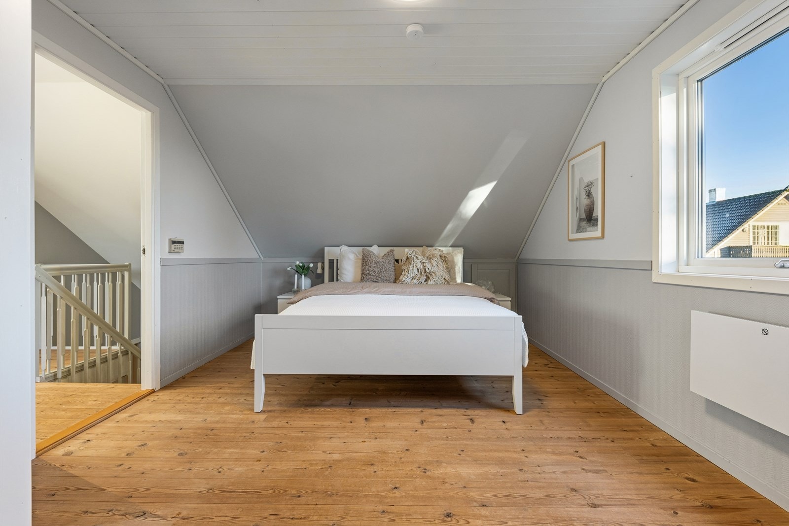 Stort soverom med walk-in-closet. Galleribilde