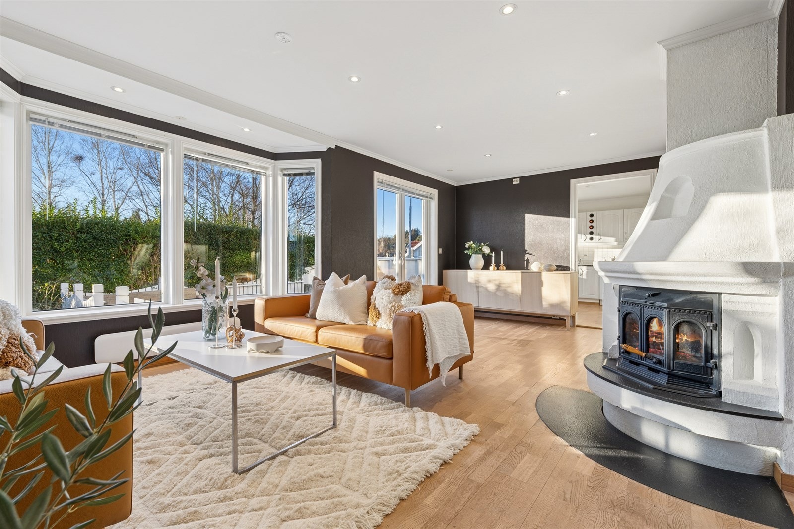 Fra stuen har man direkte utgang til terrassen. Galleribilde