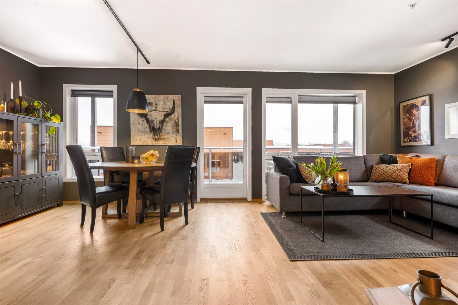 Krogsveen v/ Anders Brodshaug Berger presenterer Smedstuvegen 62 - Foto: Heidi Larsen Galleribilde