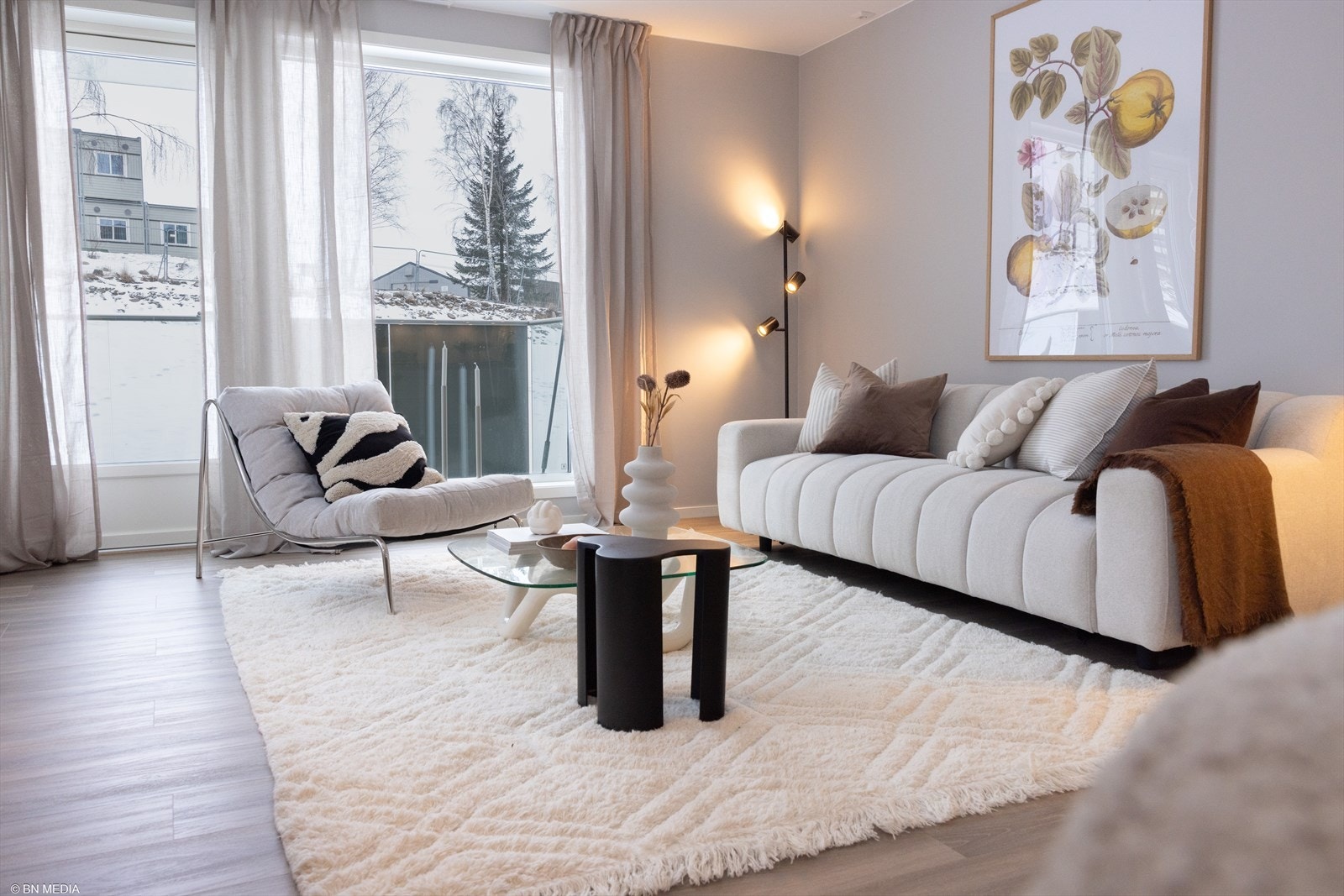 Planløsningen byr på lyse og sosiale oppholdsrom med gode møbleringsmuligheter. Galleribilde