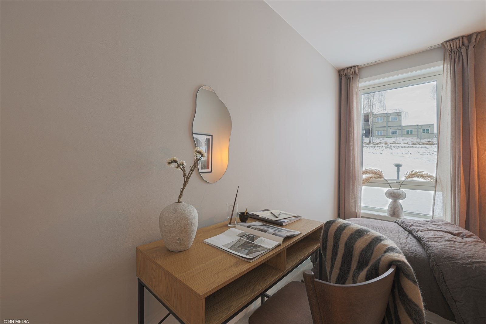 Soverommene har plass til seng, nattbord og annet ønskelig møblement. Galleribilde