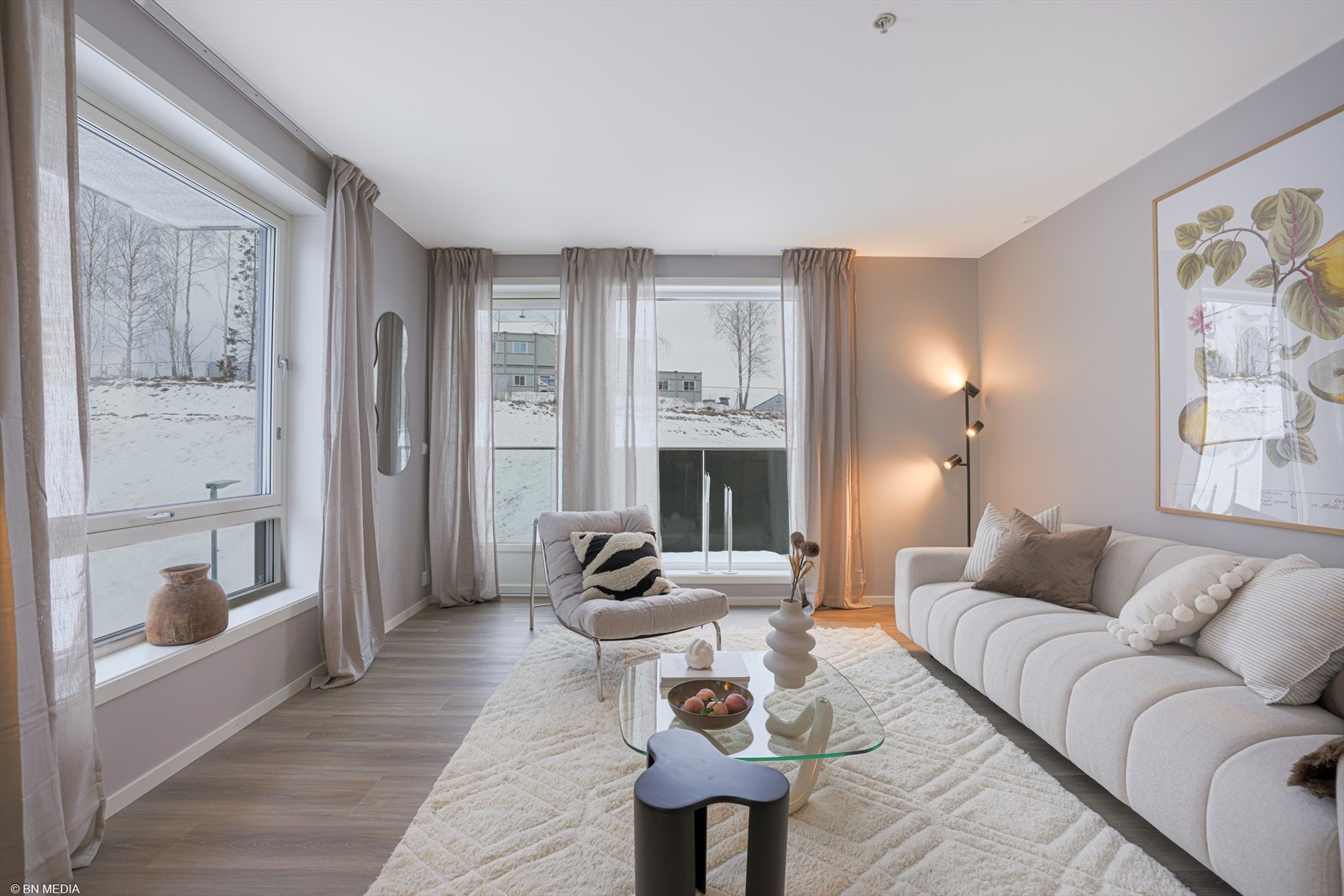 Gode kvaliteter, moderne innredning og delikate fargevalg preger hele leiligheten. Galleribilde