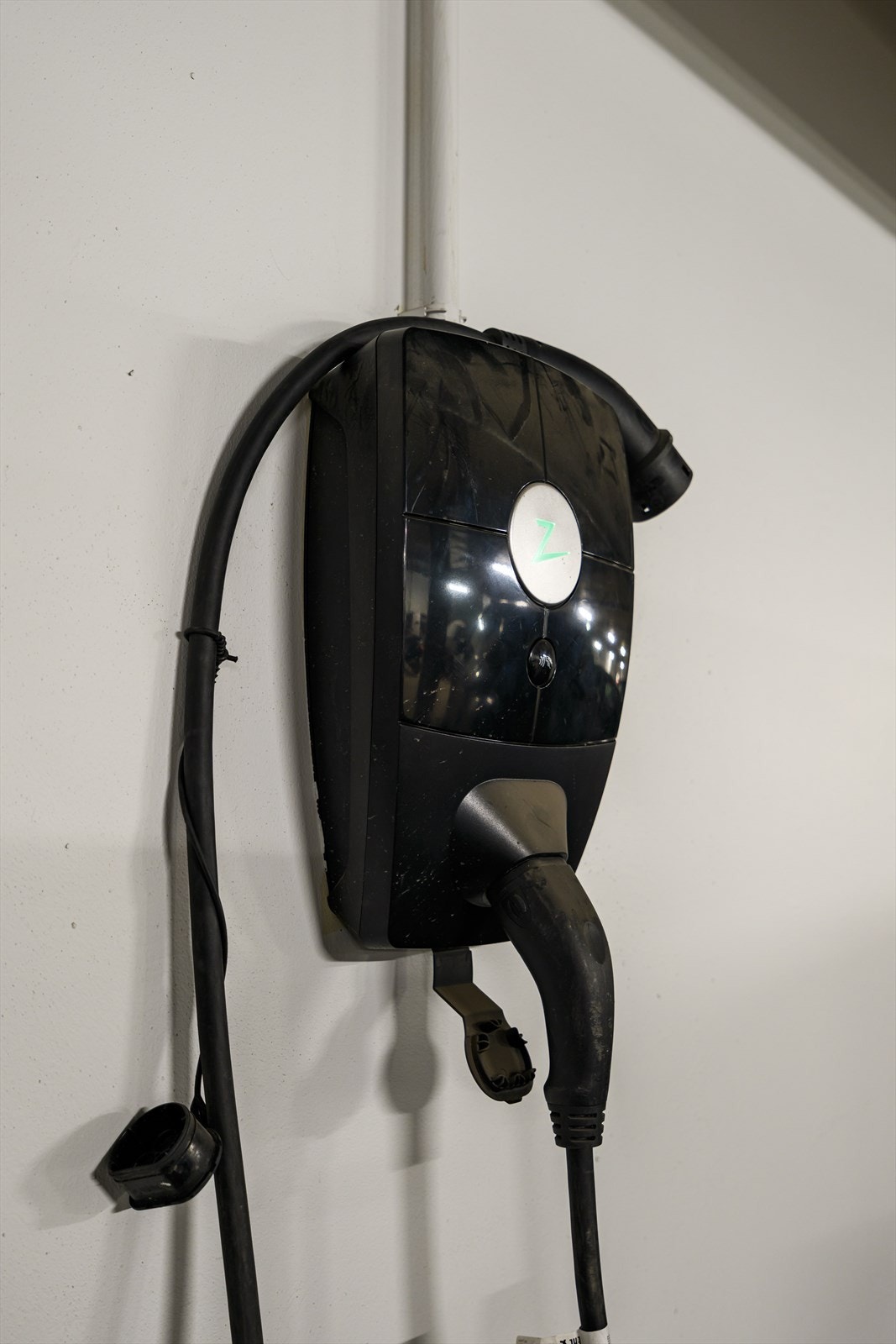 Det er tilrettelagt for elbillader. Galleribilde