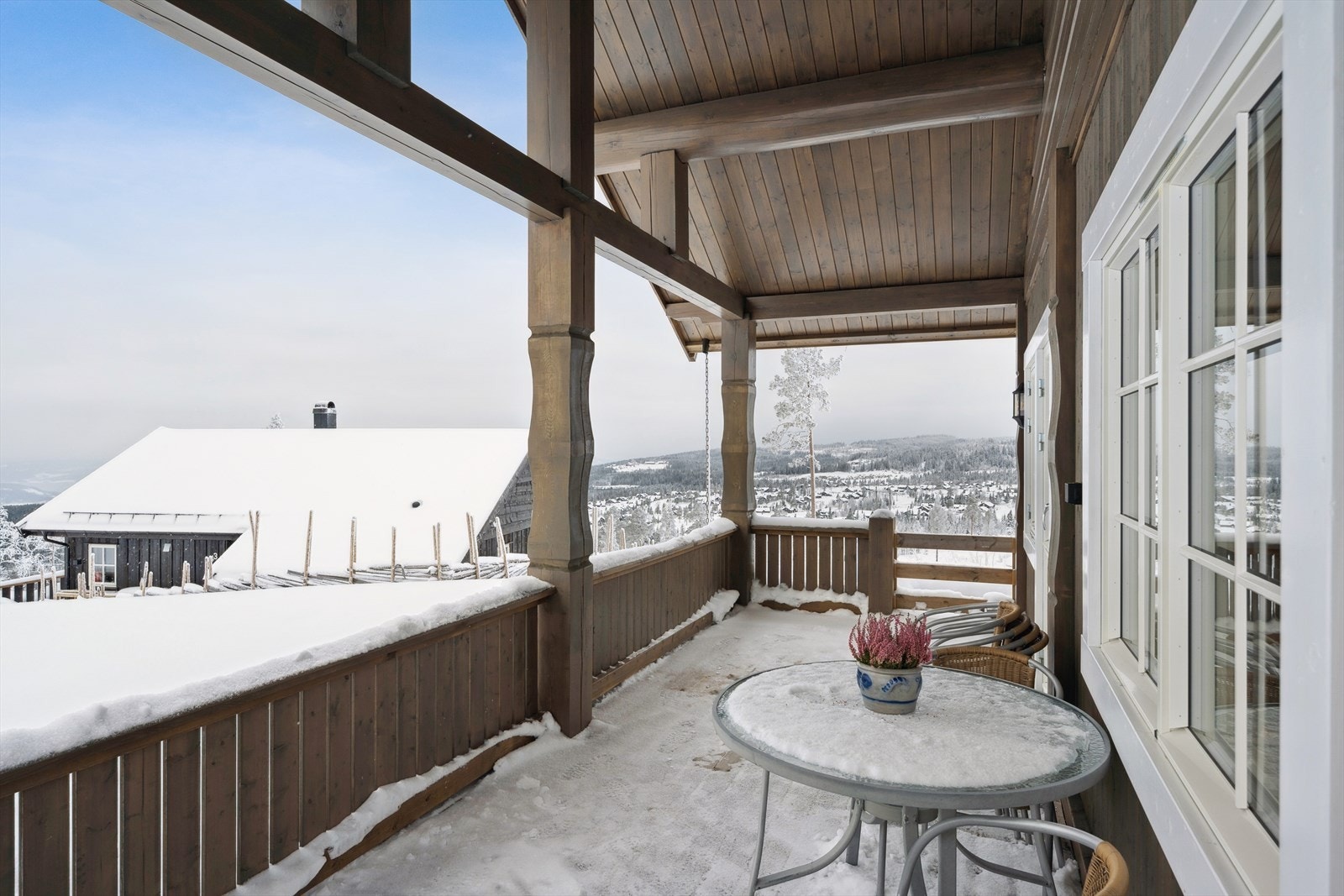 Overbygd terrasse på ca. 15 kvm. Galleribilde