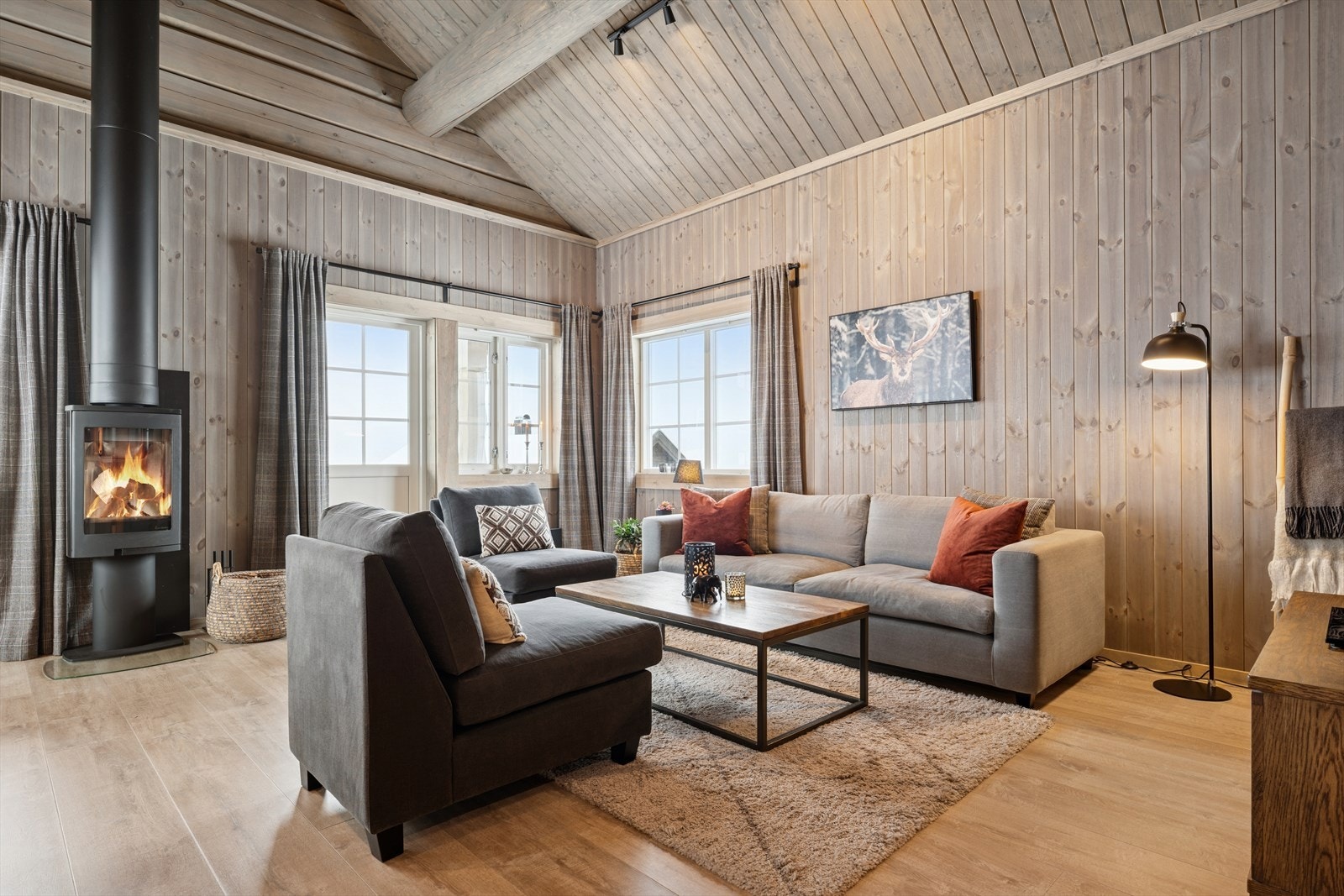 Fra stuen er det utgang til overbygd veranda Galleribilde