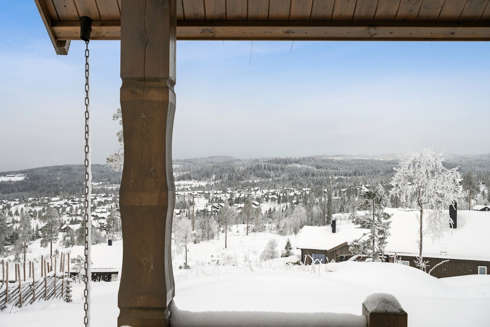 Her ligger du høyt i terrenget og nydelig utsikt kan nytes. Galleribilde