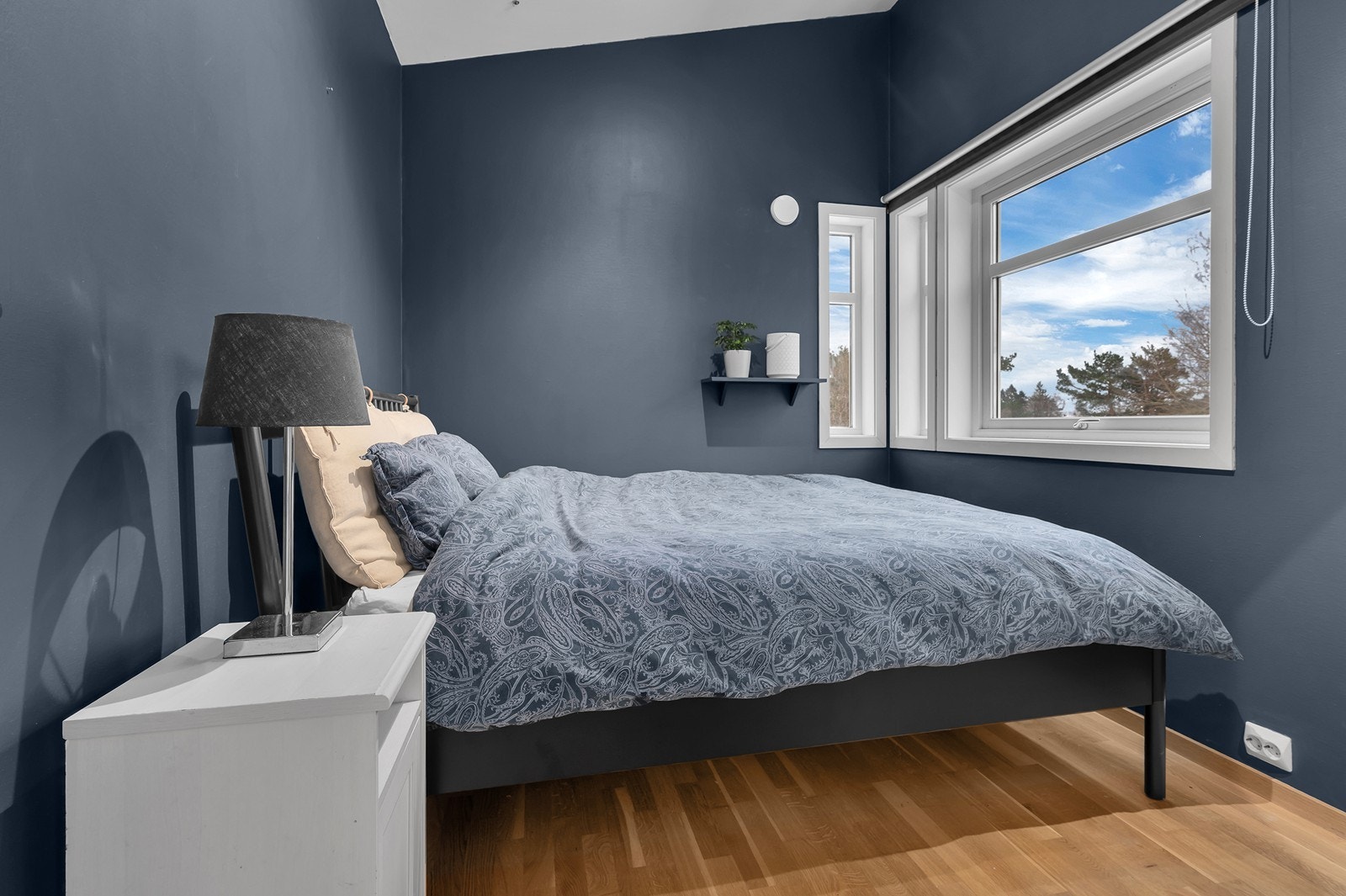 Soverom II - god plass til dobbeltseng. Legg merke til takhøyden. Galleribilde