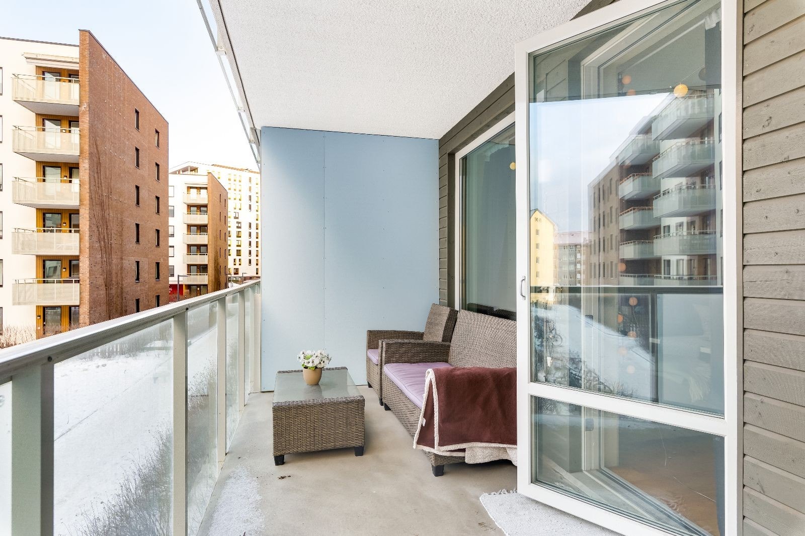 Balkong med gode solforhold og fin utsikt Galleribilde