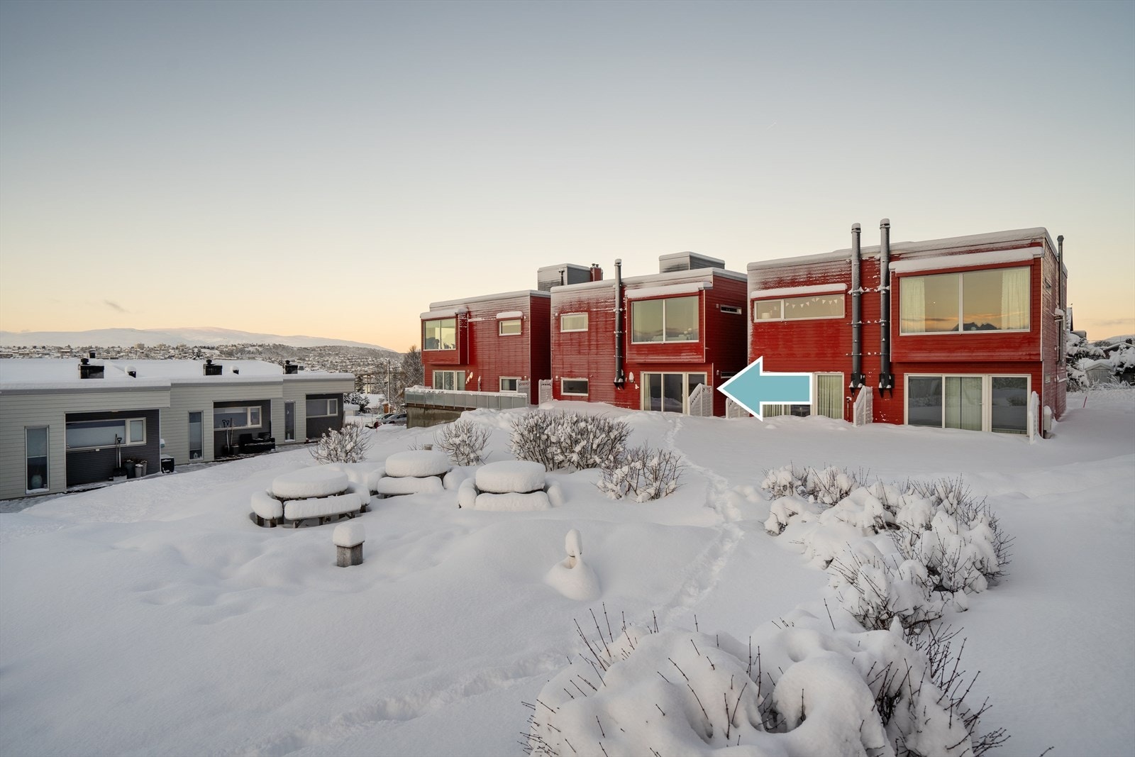 DNB Eiendom ved Ola Sollied Halvorsen har gleden av og presentere Anton Jakobsens veg 28B, en attraktiv 3-roms eierleilighet fra 2008 med sentral beliggenhet i Tromsdalen! Galleribilde