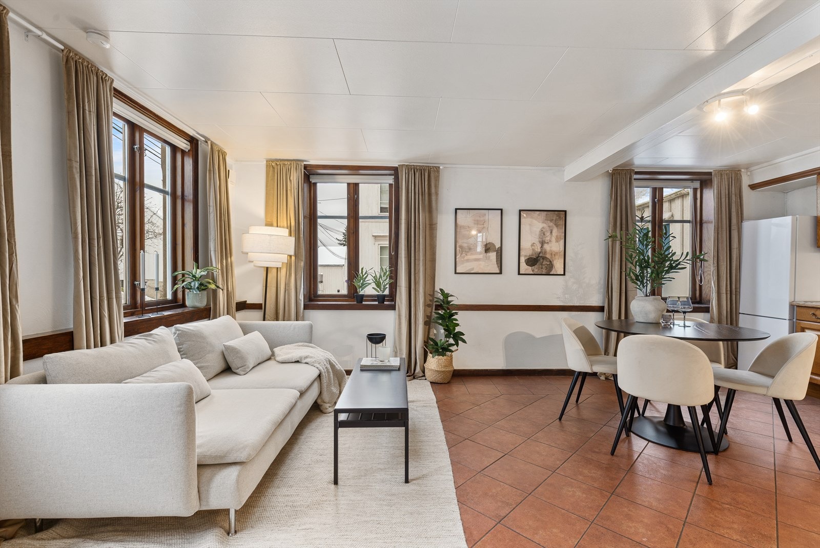 Flott leilighet med åpen stue kjøkkenløsning Galleribilde