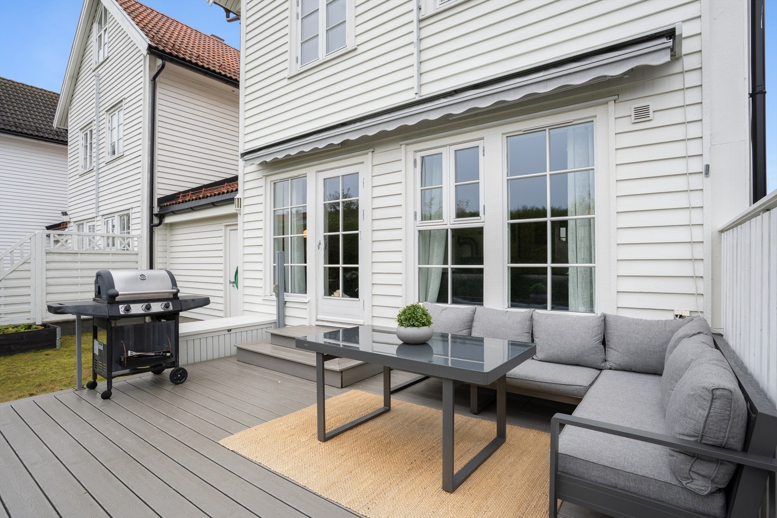 Utenfor stuen har du denne herlig østvendte terrassen på ca. 21 kvm. Galleribilde