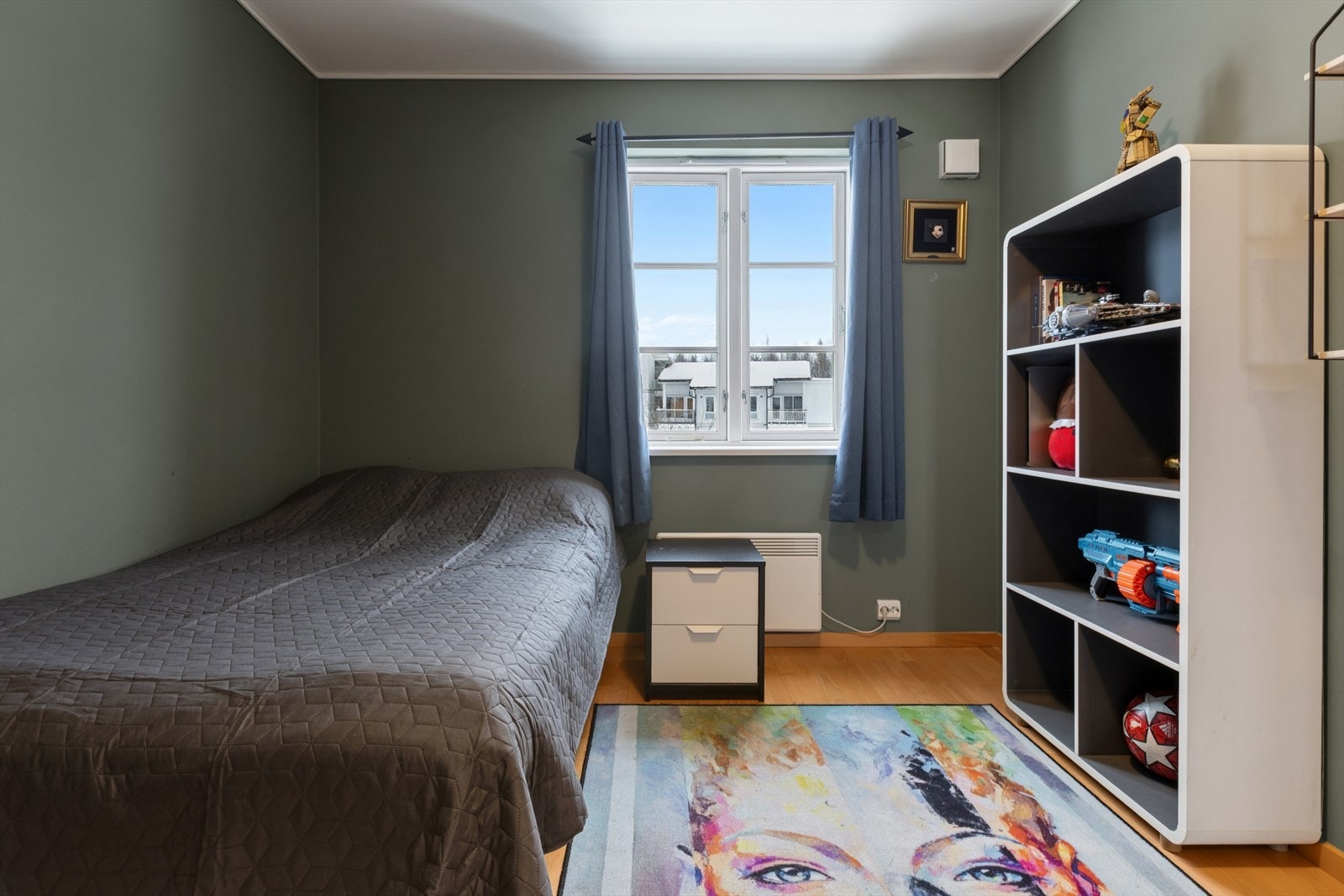 Det er tre soverom i boligens andre etasje. Galleribilde