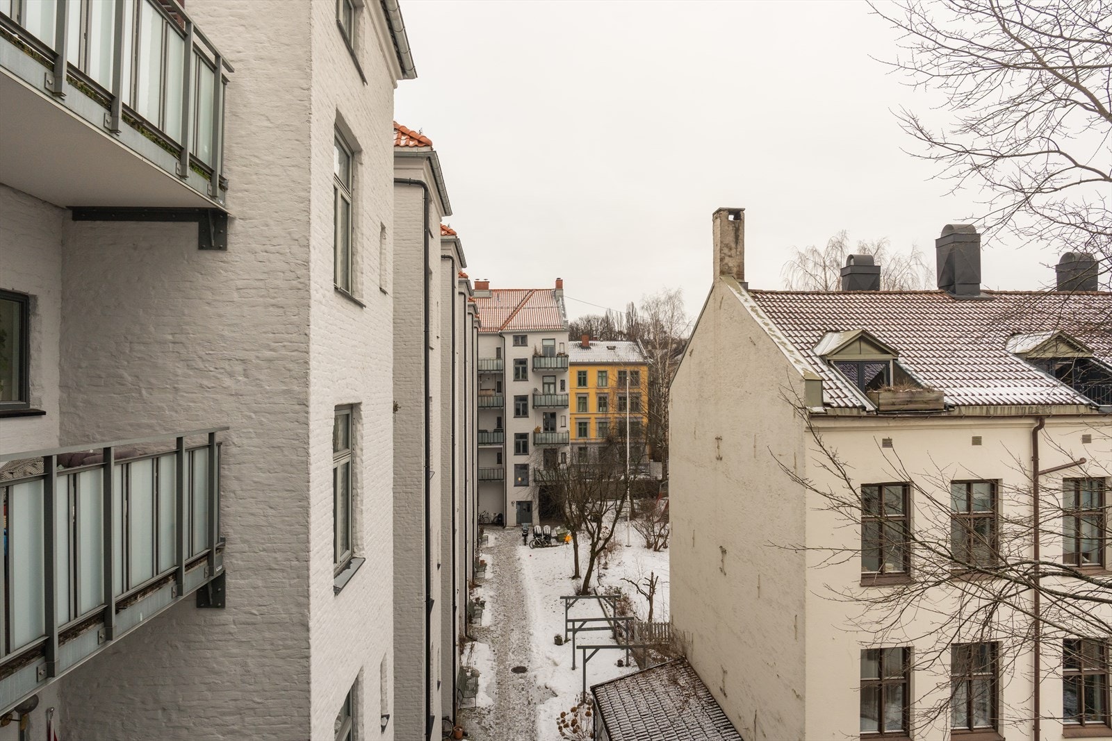 Utsikt over den klassiske gårdsbebyggelsen i området. Galleribilde