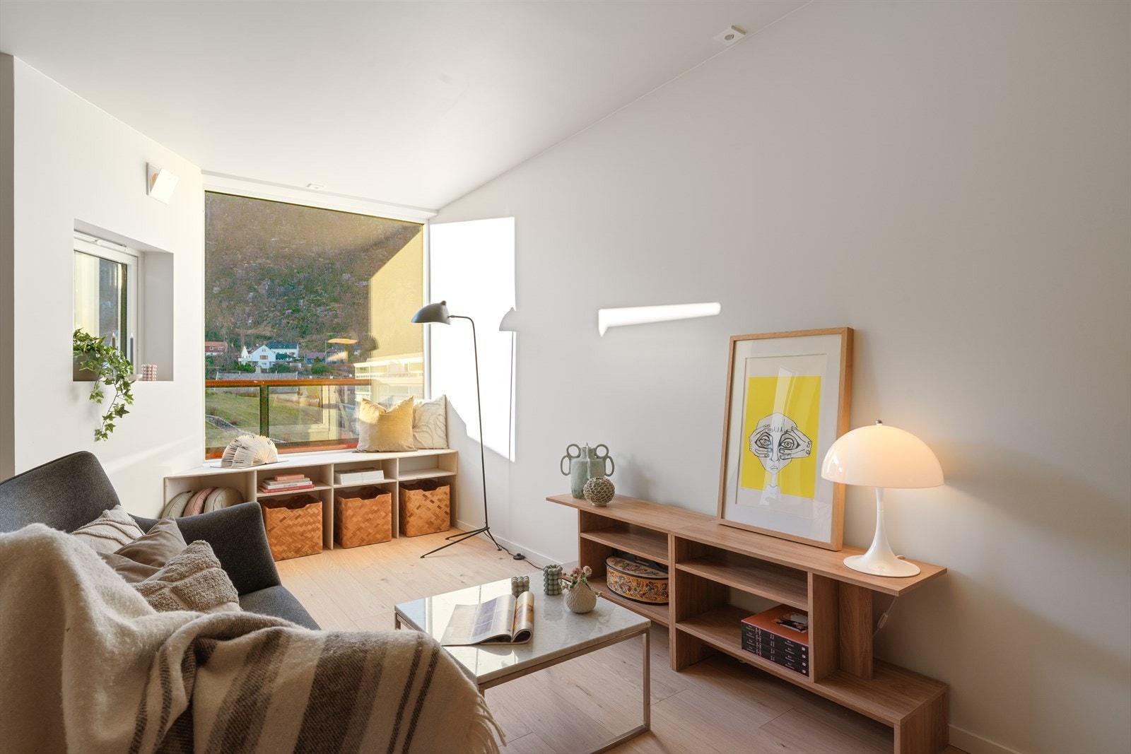 - Boligen er nylig renovert med gjennomtenkte kvaliteter. Merk listefrie overflater - Galleribilde