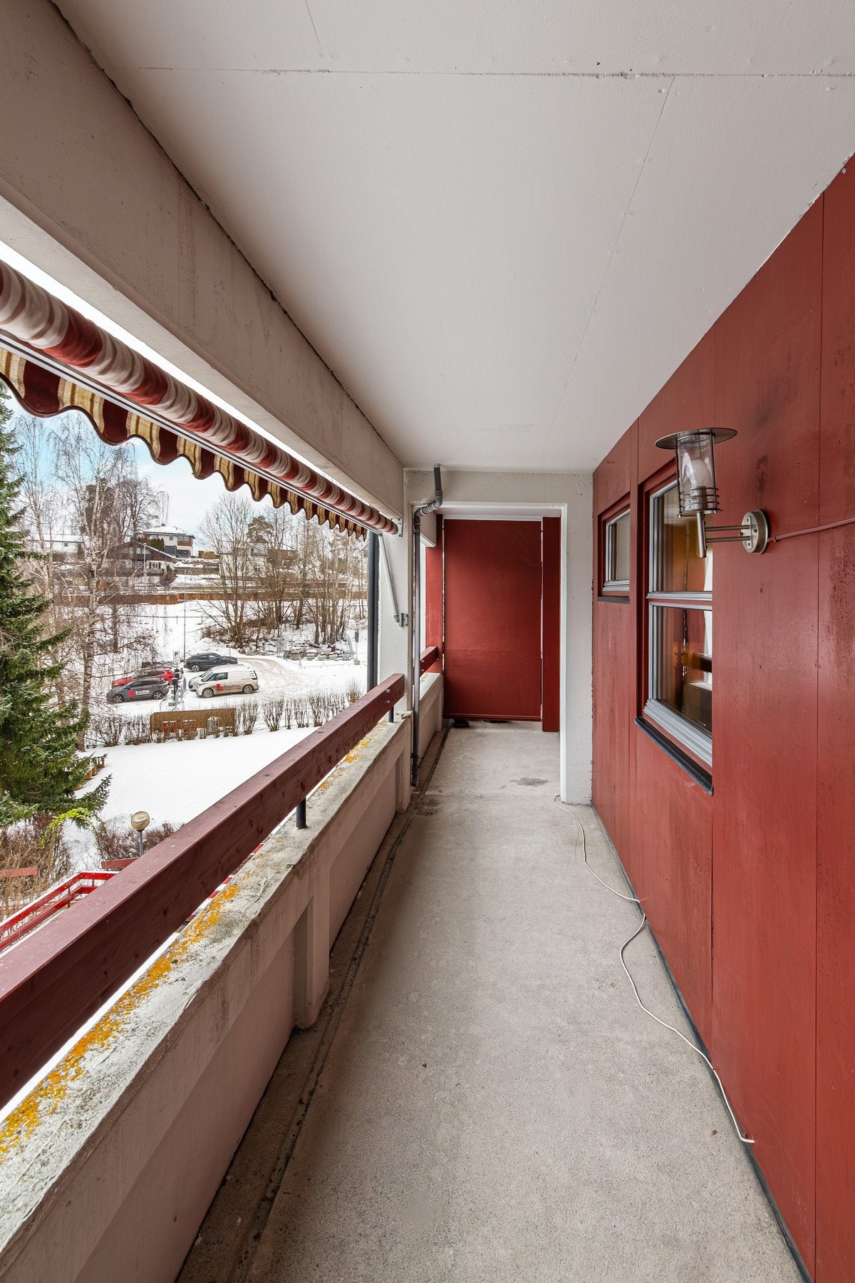 Balkongen er ca. 15 kvm med terrasse markise Galleribilde