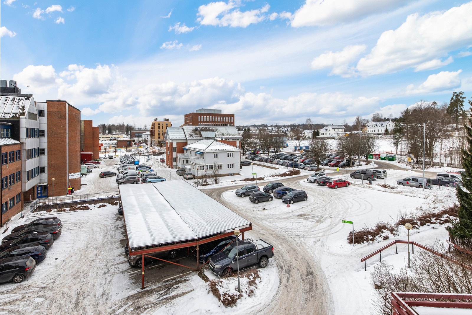 Boligen ligger meget sentralt i Ski Galleribilde