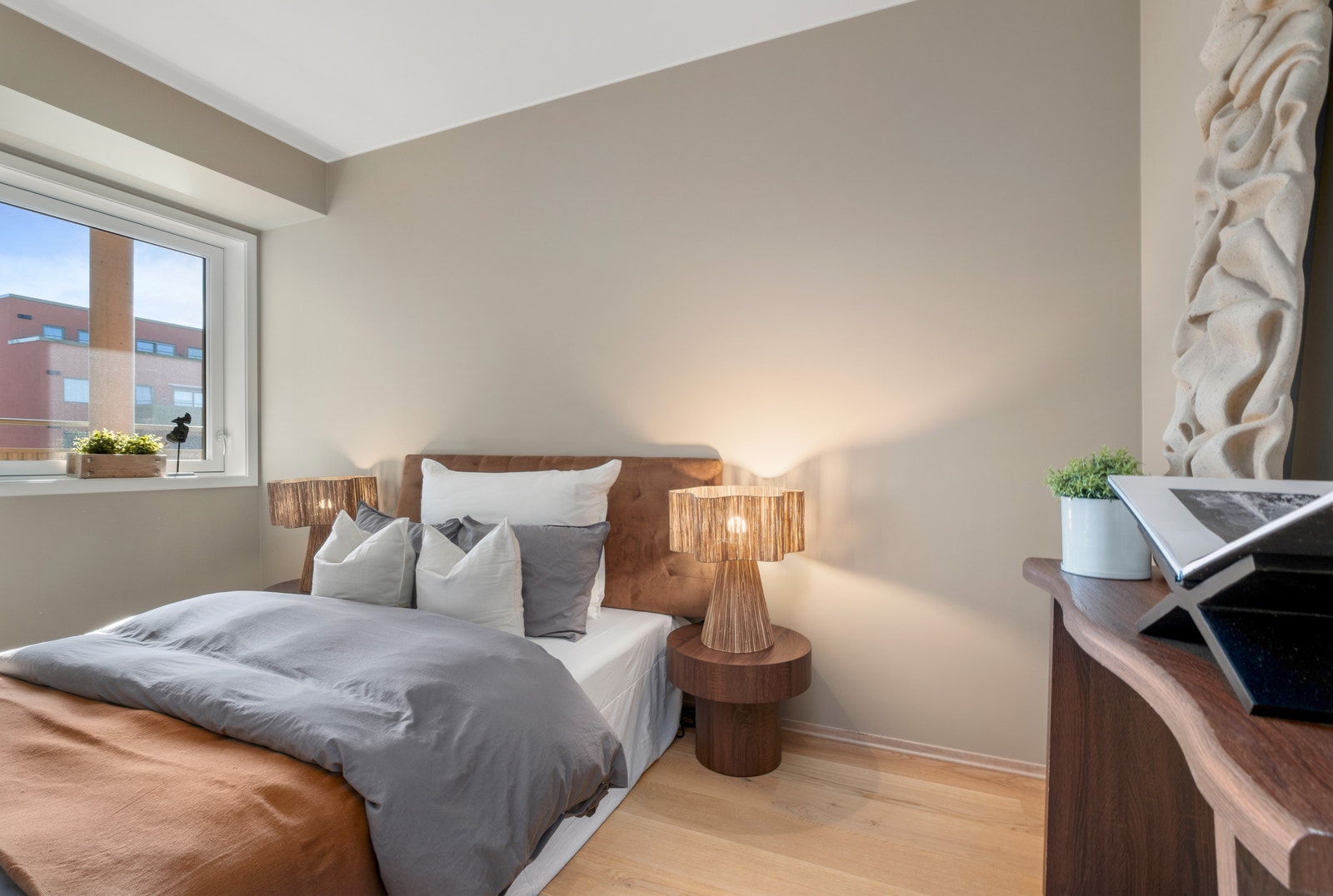 Bilder og illustrasjoner som er brukt i annonsen er fra flere ulike leilighetstyper i prosjektet. Materialer, inventar og fargevalg kan avvike. Galleribilde