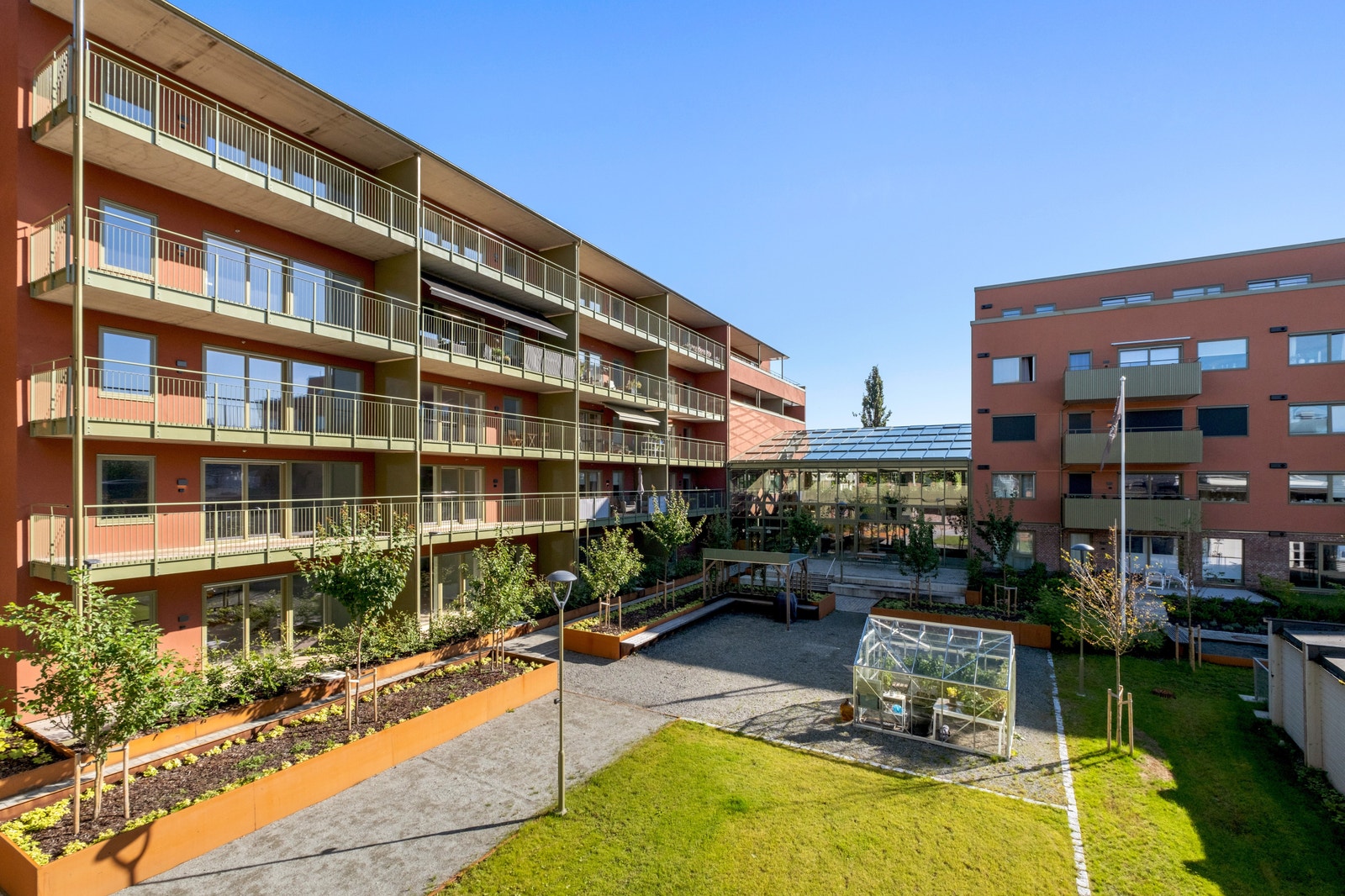 Signaturhagen ligger svært sentralt plassert i Stjørdal sentrum, med gangavstand til alle sentrumsfasiliterer i umiddelbar nærhet. Galleribilde