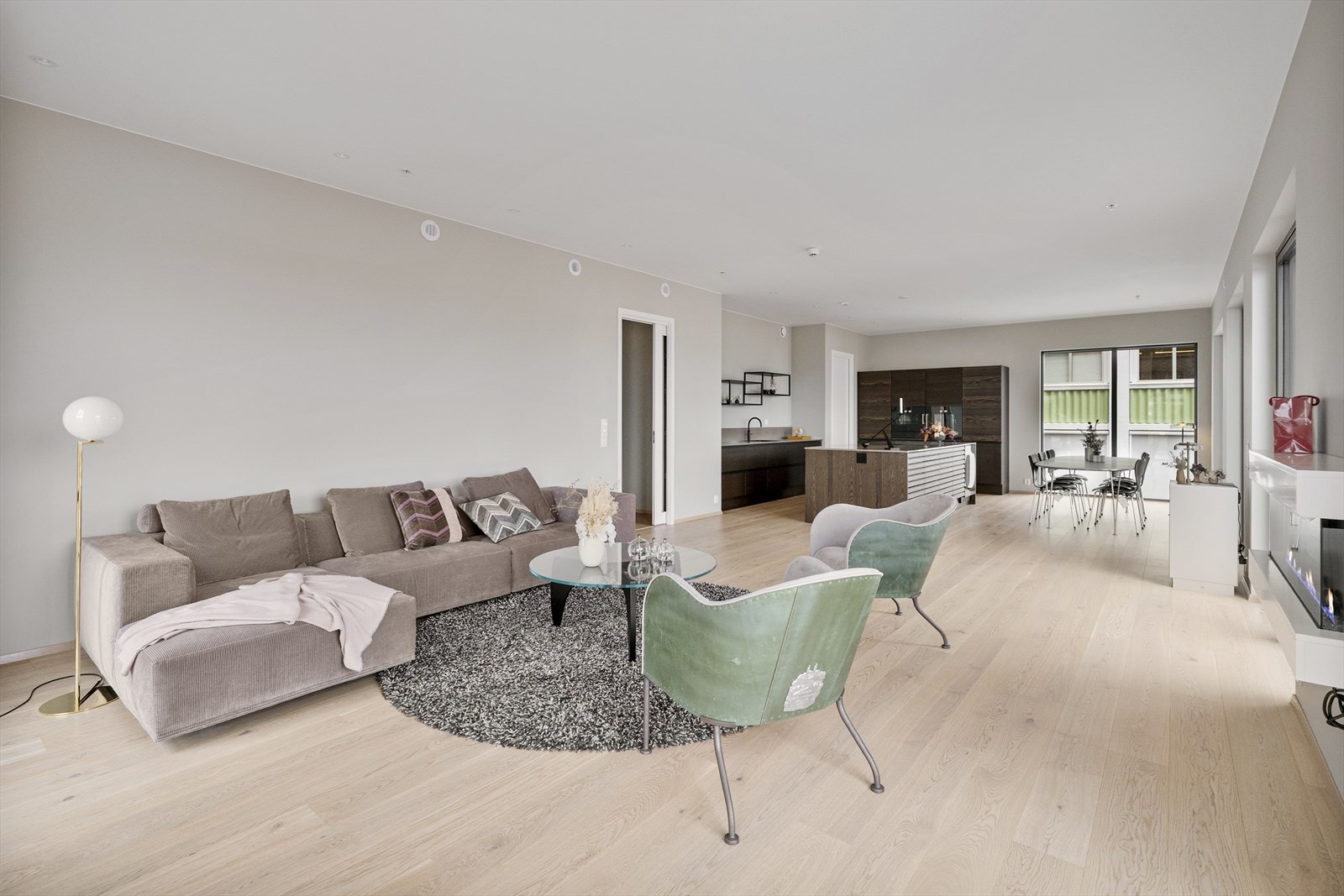 Det leveres vannbåren gulvvarme i stue, kjøkken, gang/hall, bad og vaskerom. Galleribilde