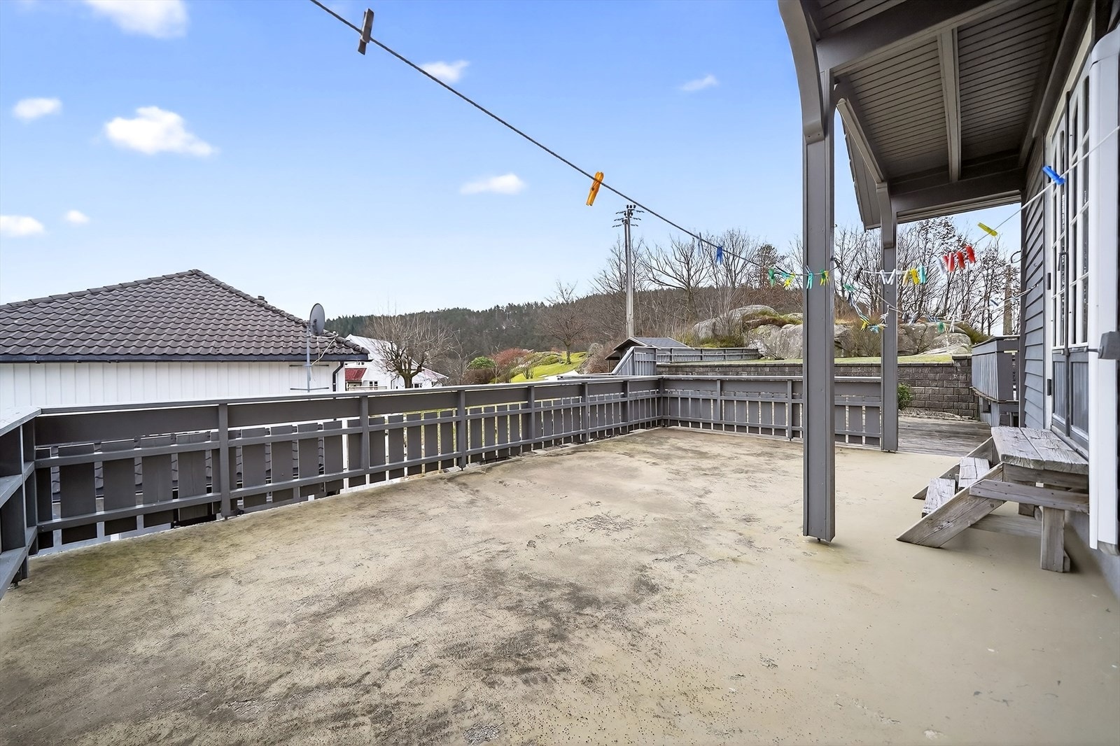 Romslig veranda Galleribilde