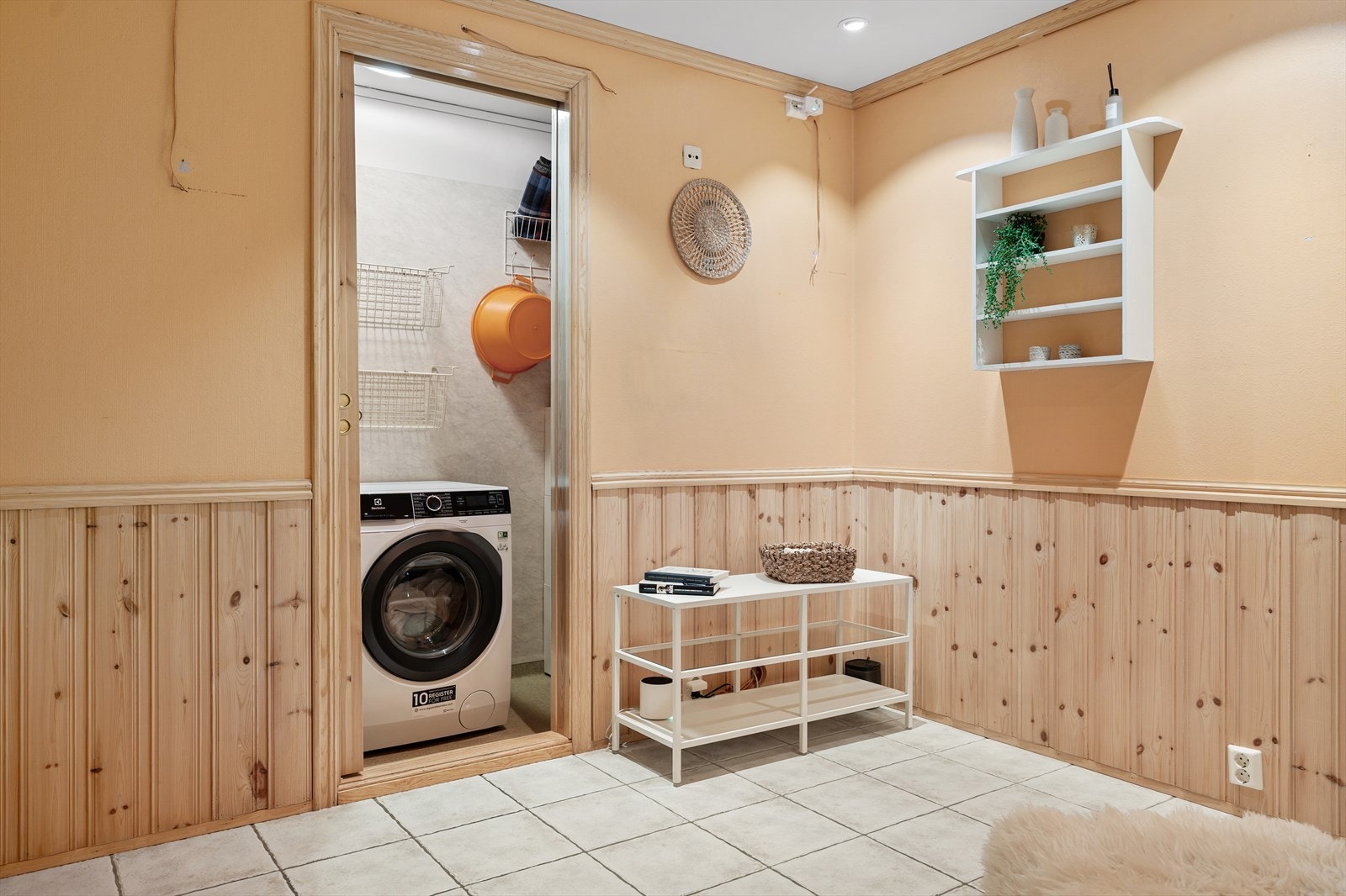 Kjellerbod som i dag blir brukt til vaskerom, se salgsoppgave for nærmere info. Galleribilde