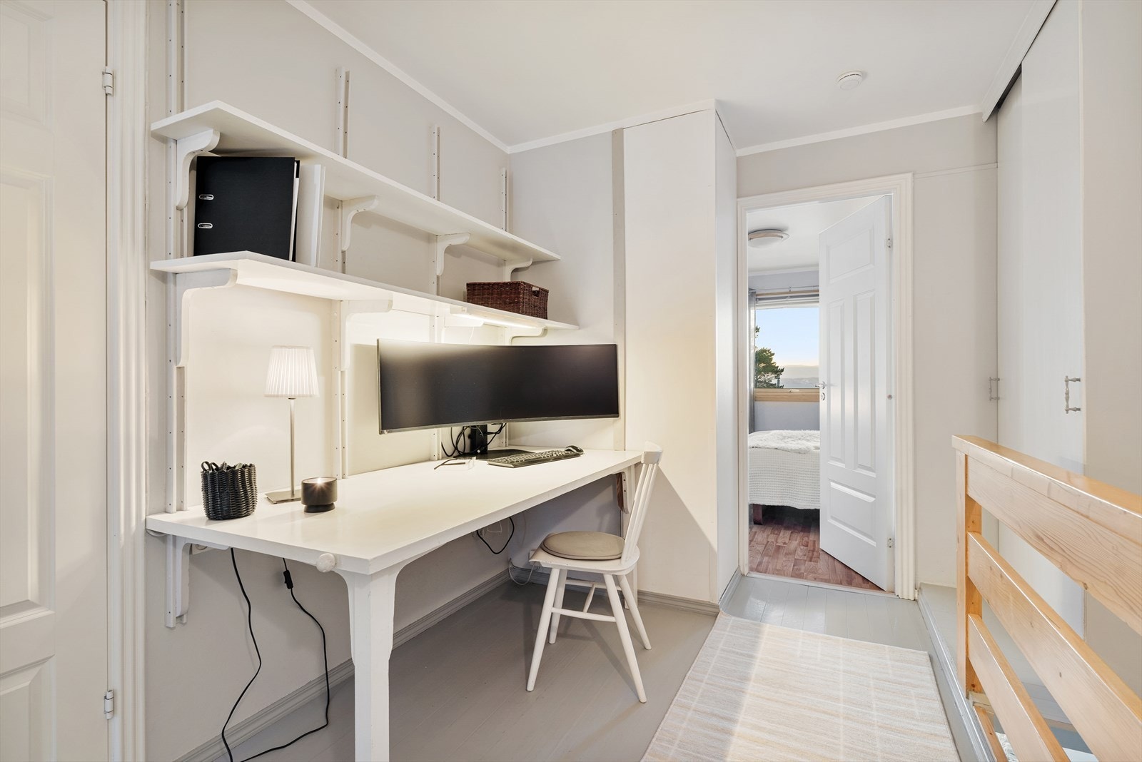 Gang på 8,8m² som i dag blir brukt som kontorløsning Galleribilde