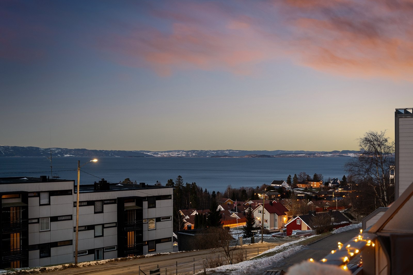 Fantastisk sjøutsikt mot Frosta og Fosenalpene Galleribilde