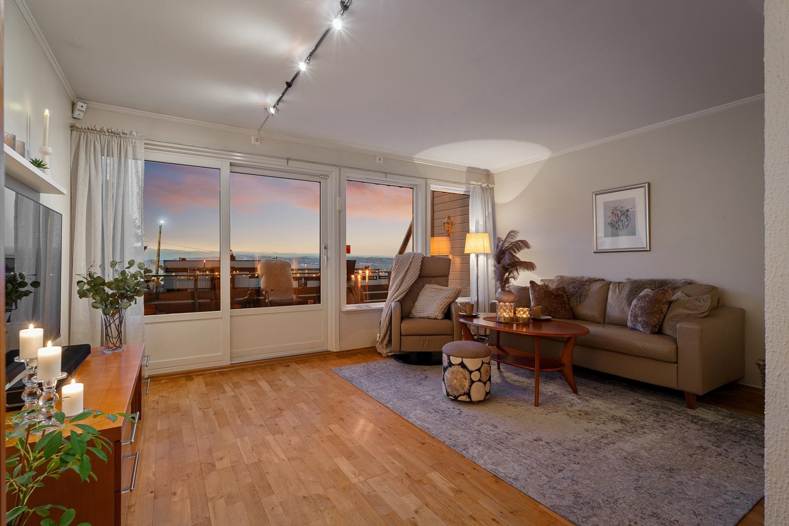 Et meget innbydende rekkehus over 3 plan med ettertraktet beliggenhet på barnevennlige Sjølyst Galleribilde