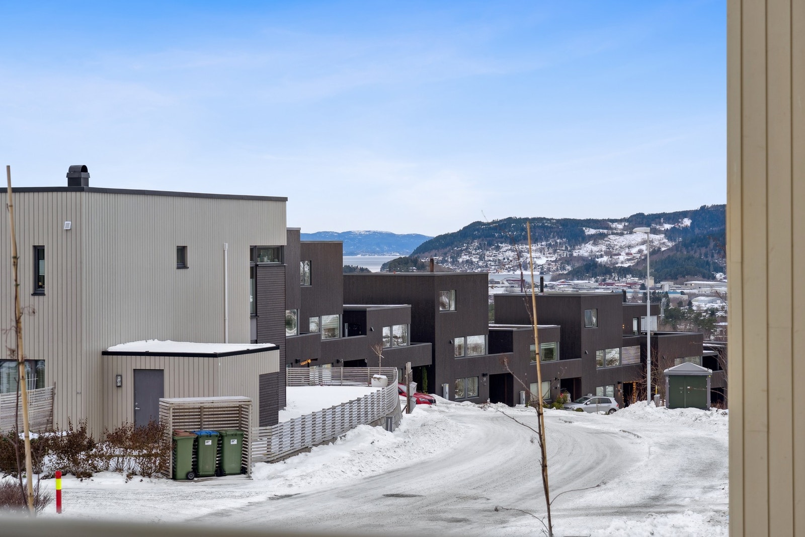 Flere gode utsiktspunkter fra boligen. Galleribilde