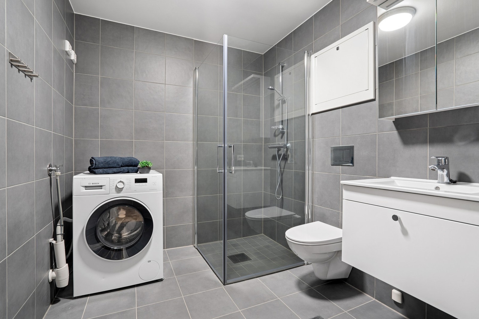 Helfliset bad på 4,5 kvm, med gulvvarme. Galleribilde