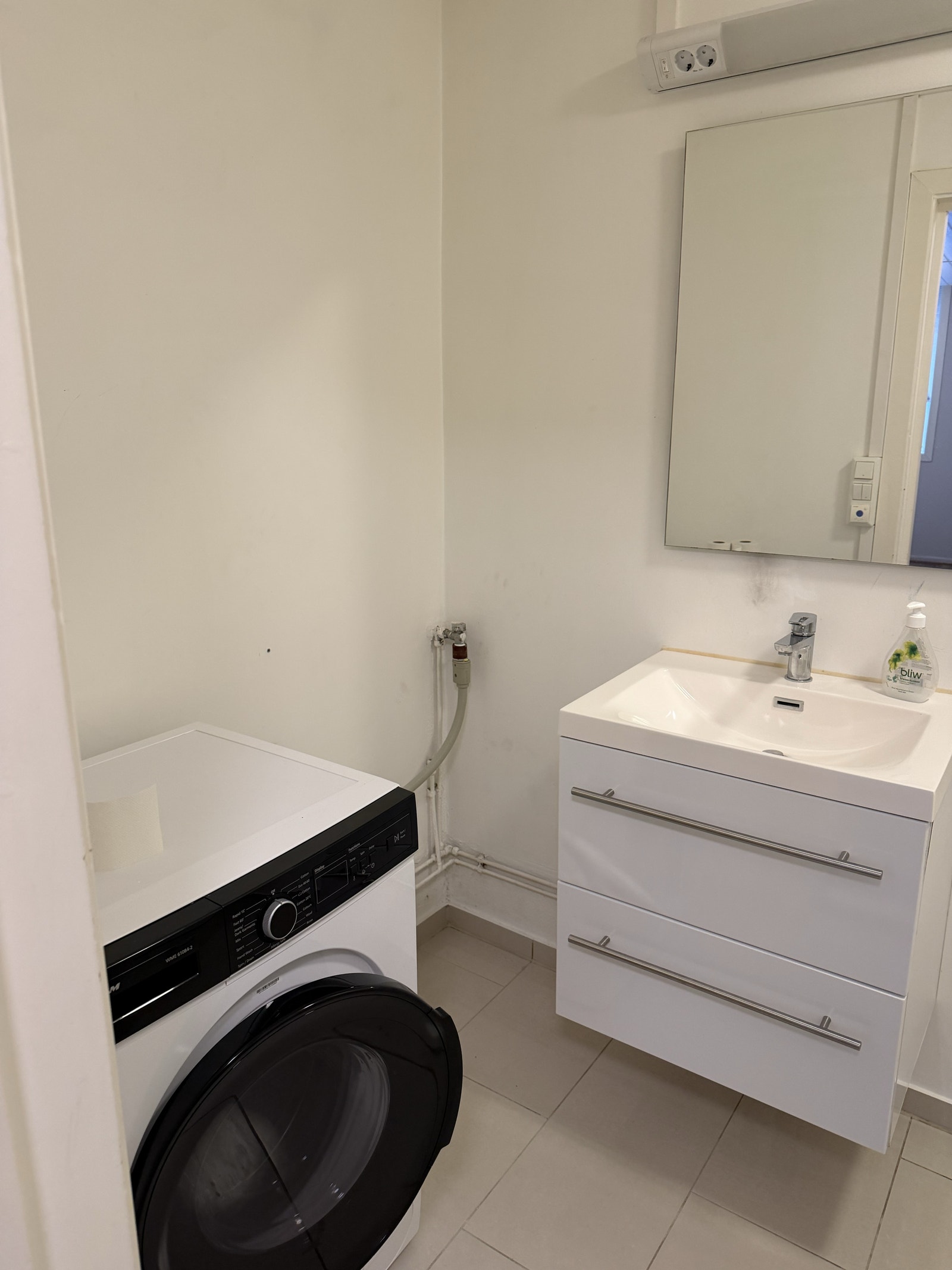 med vaskemaskin Galleribilde