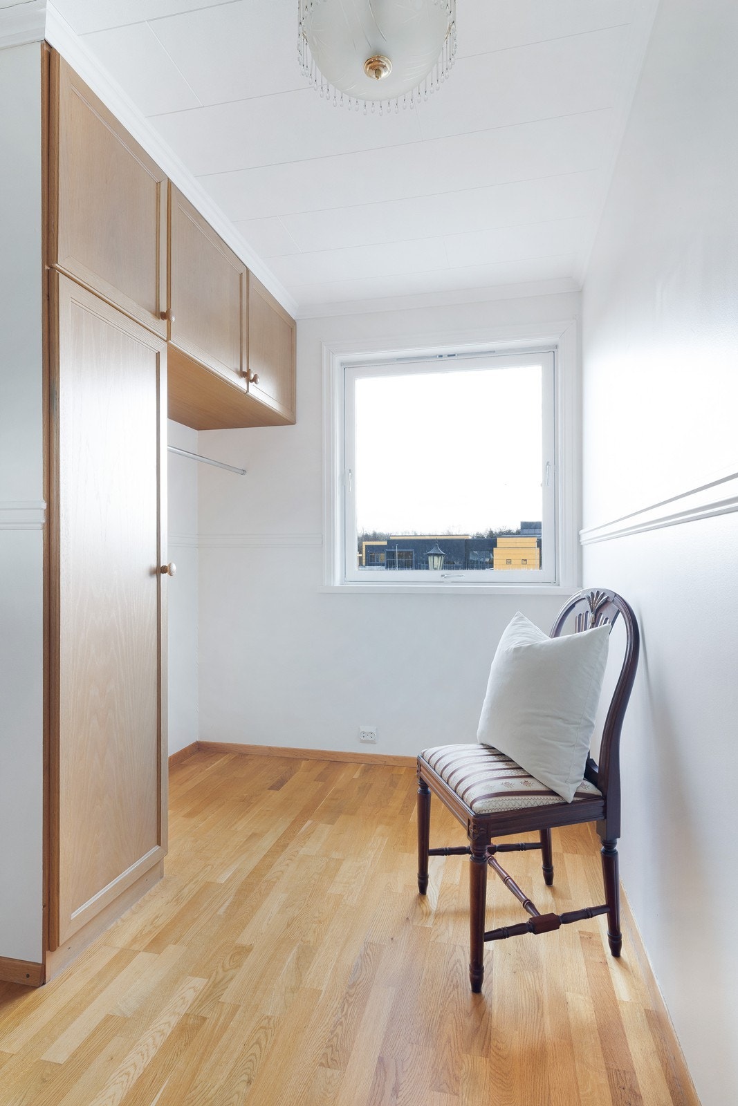 Denne delen av gangen var tidligere soverom, se vedlagte tegninger i salgsoppgave. Galleribilde