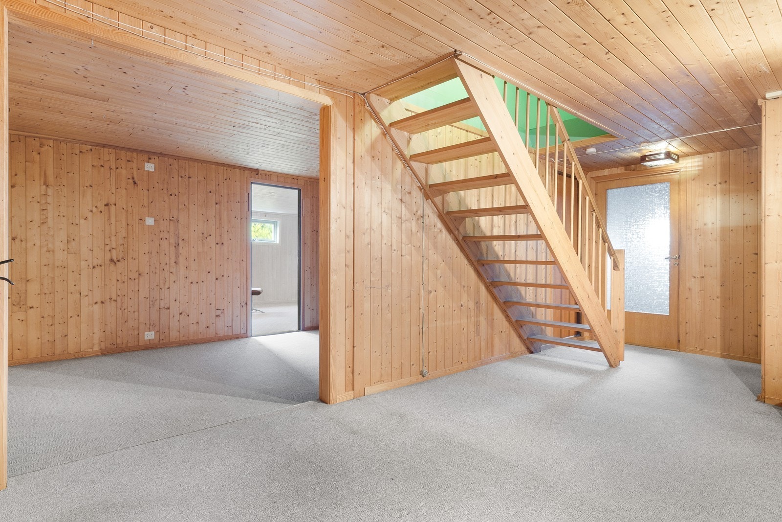 Kjeller: trapperom/gang Galleribilde