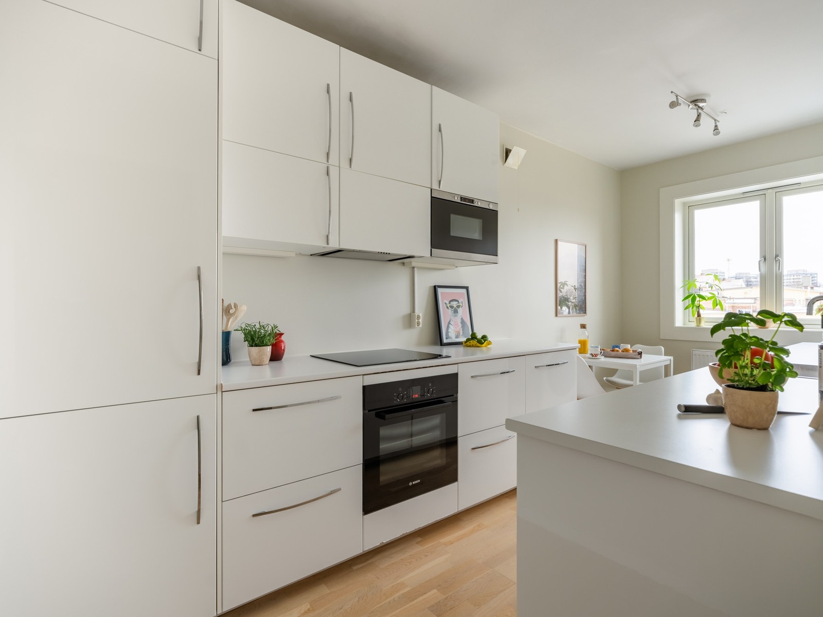 På motsatt side finner vi det store og fine kjøkkenet. Galleribilde