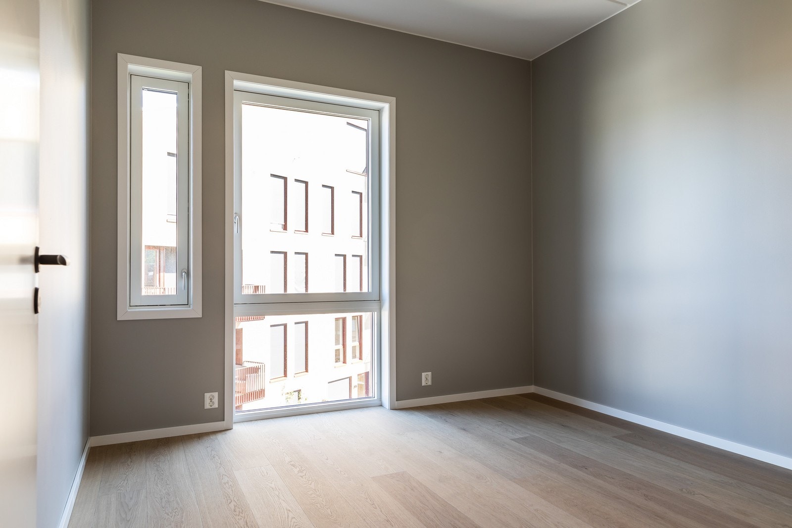 Romslig hovedsoverom (soverom I) med eget bad. Galleribilde