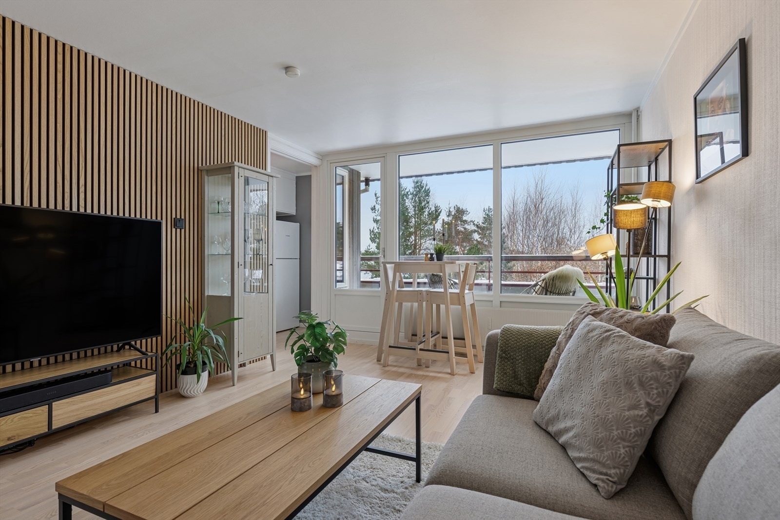 Her får du plass til både en sofagruppe og en egen spiseplass. Galleribilde