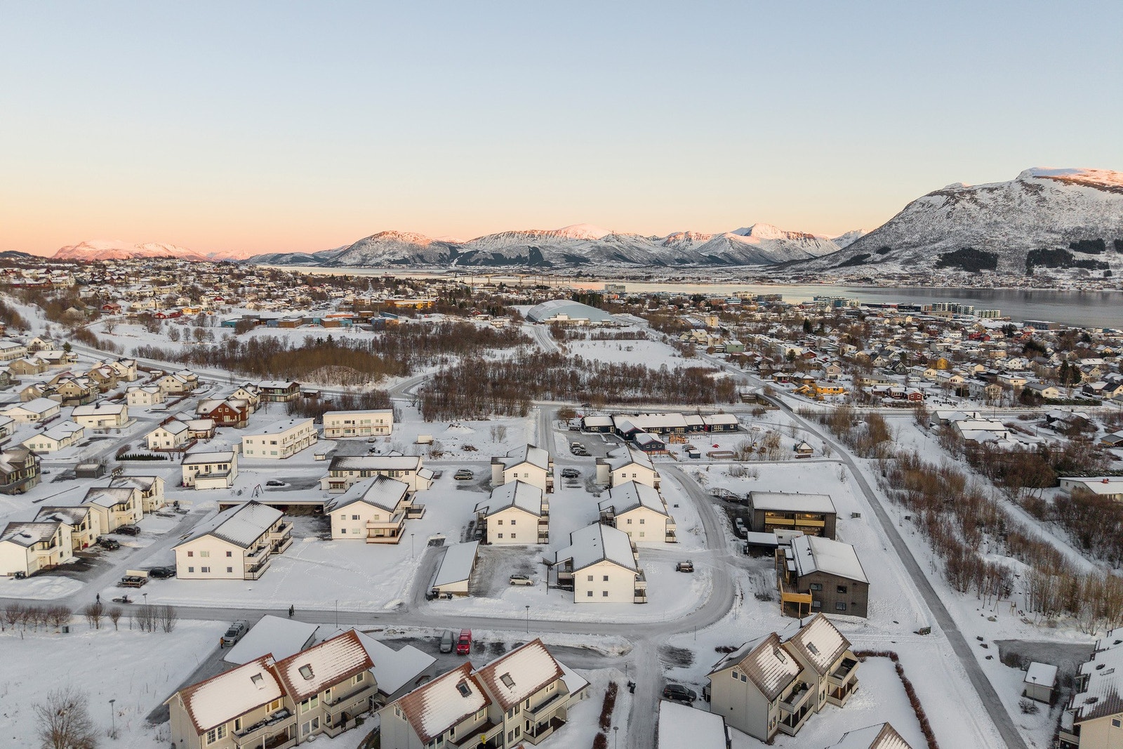 Leiligheten ligger i rolig område like sør for Sortland sentrum. Galleribilde