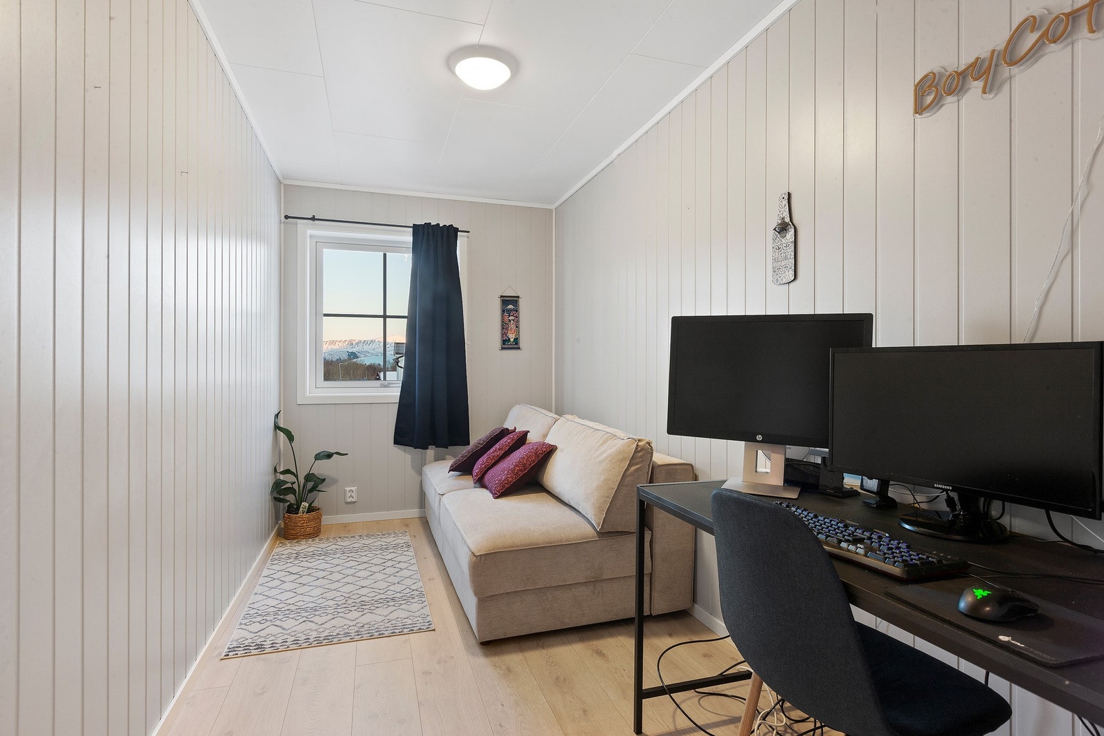 Soverom 2 er av ypperlig størrelse og kan fint også benyttes som hobbyrom. Galleribilde