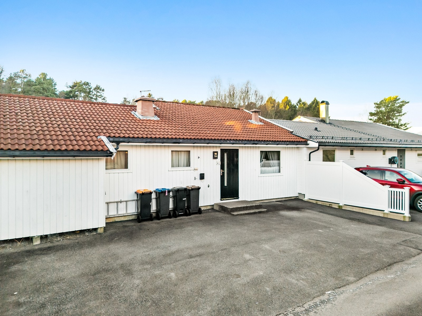 Asfaltert parkeringsareal Galleribilde