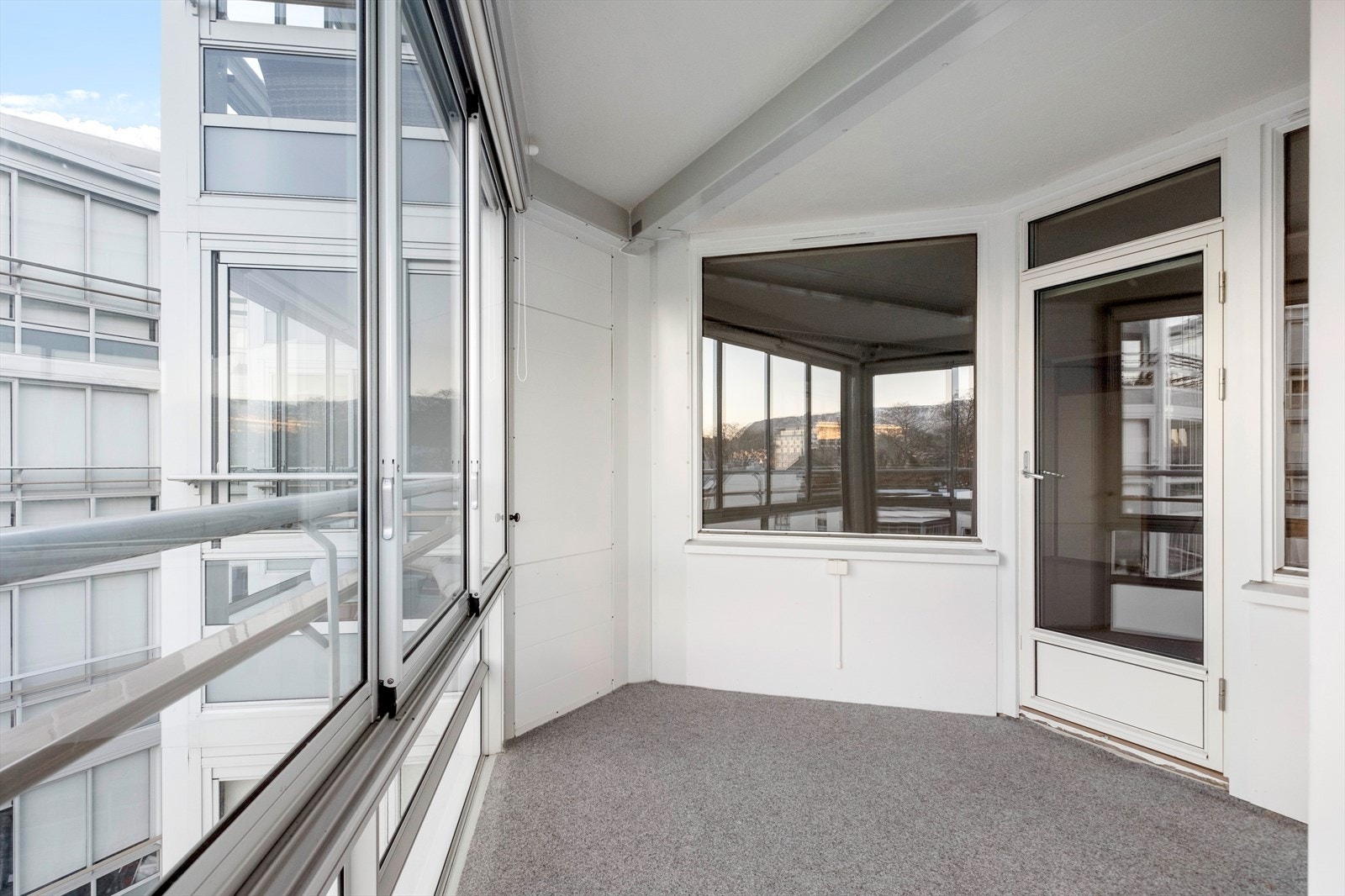 Innglasset balkong Galleribilde