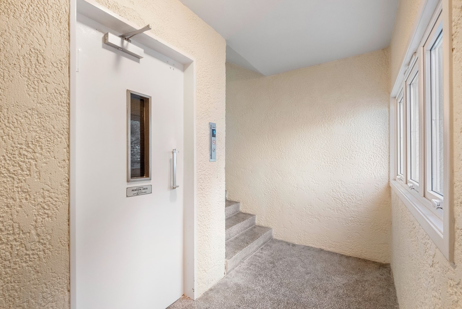 Det er ankomst med heis til leiligheten Galleribilde