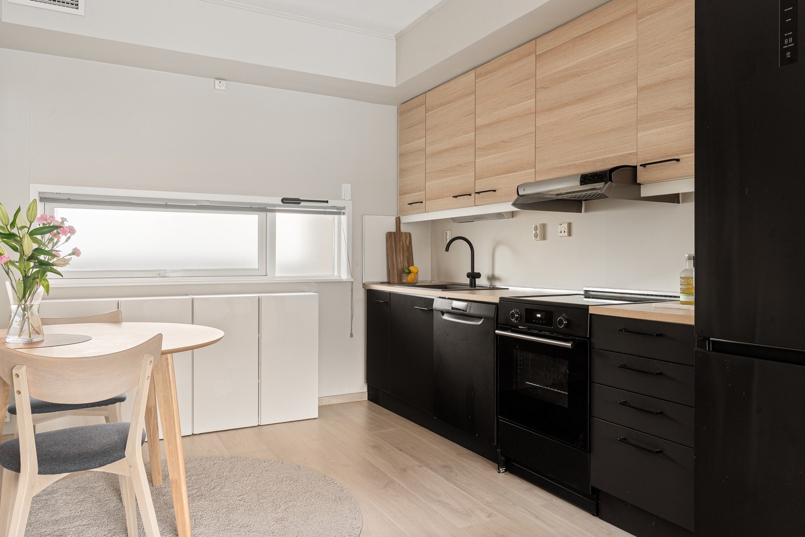 Vannbåren gulvvarme i stue, kjøkken og gang.