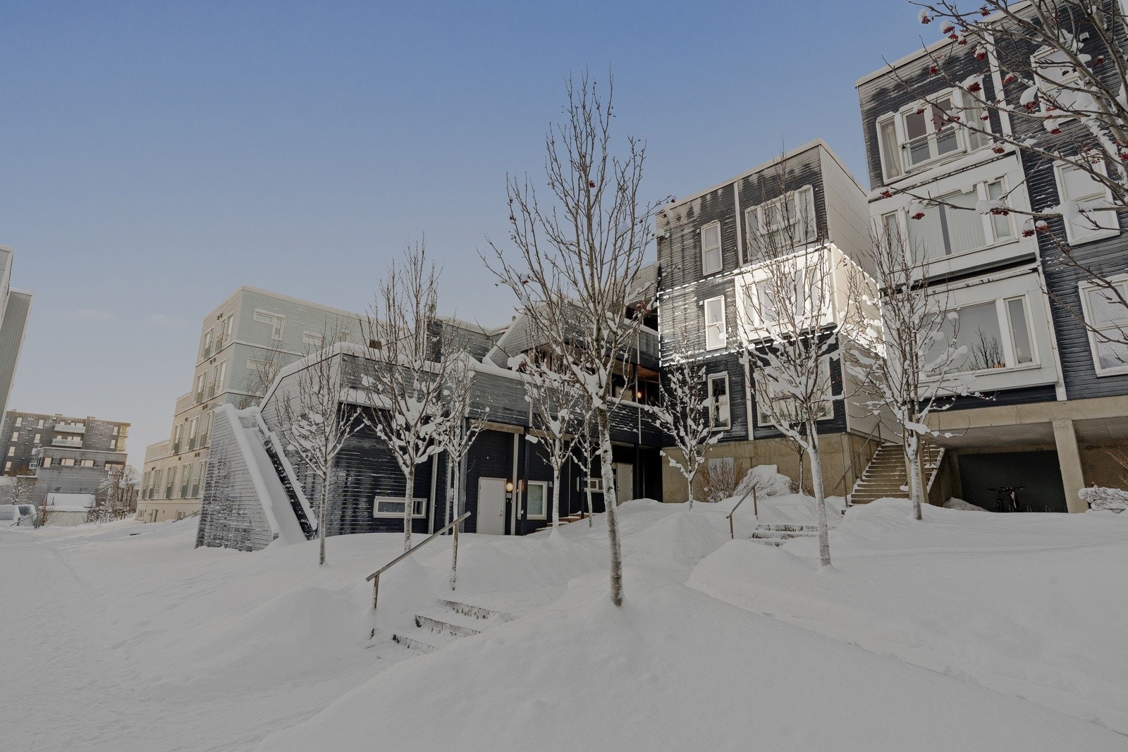 Leiligheten ligger sentrumsnært til på Strandkanten, ca 10 minutter gange fra Tromsø sentrum.