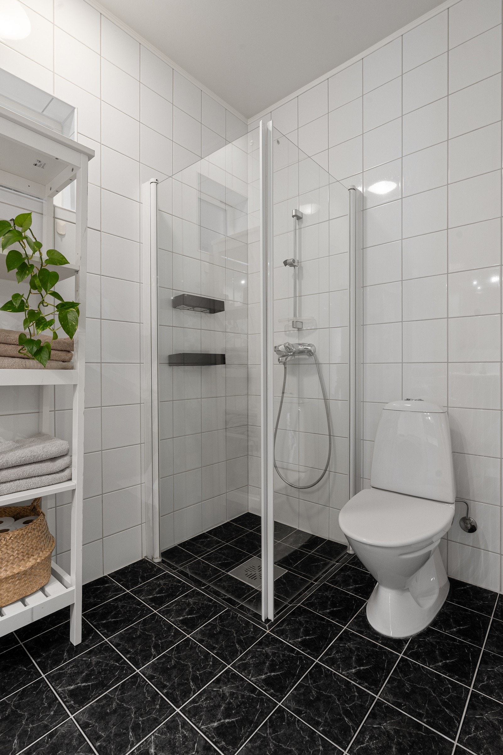 Varmekabler på gulvet sikrer en behagelig temperatur.